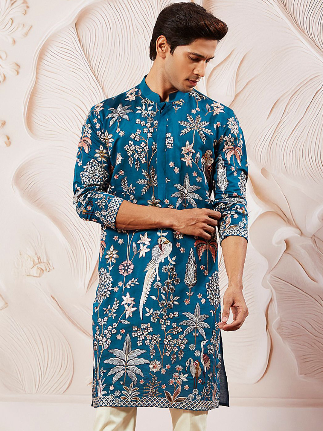 

VASTRAMAY Men Floral Embroidered Thread Work Grandeur & Majestic Artwork Kurta, Turquoise blue