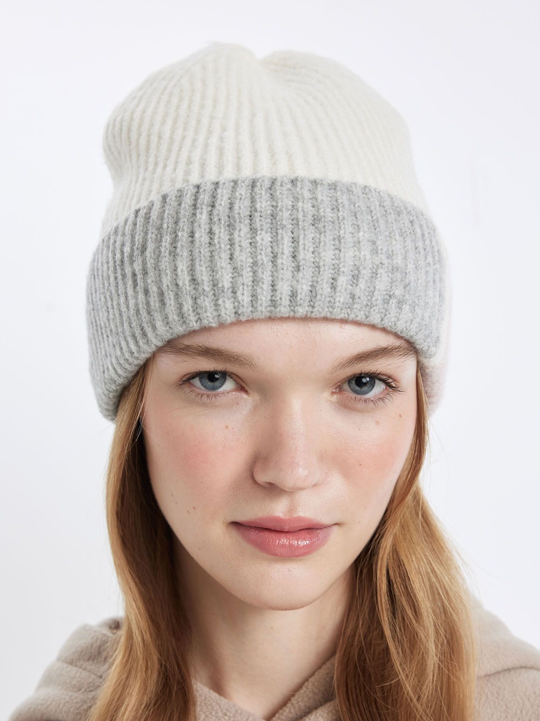 

DeFacto Women Colourblocked Beanie, White