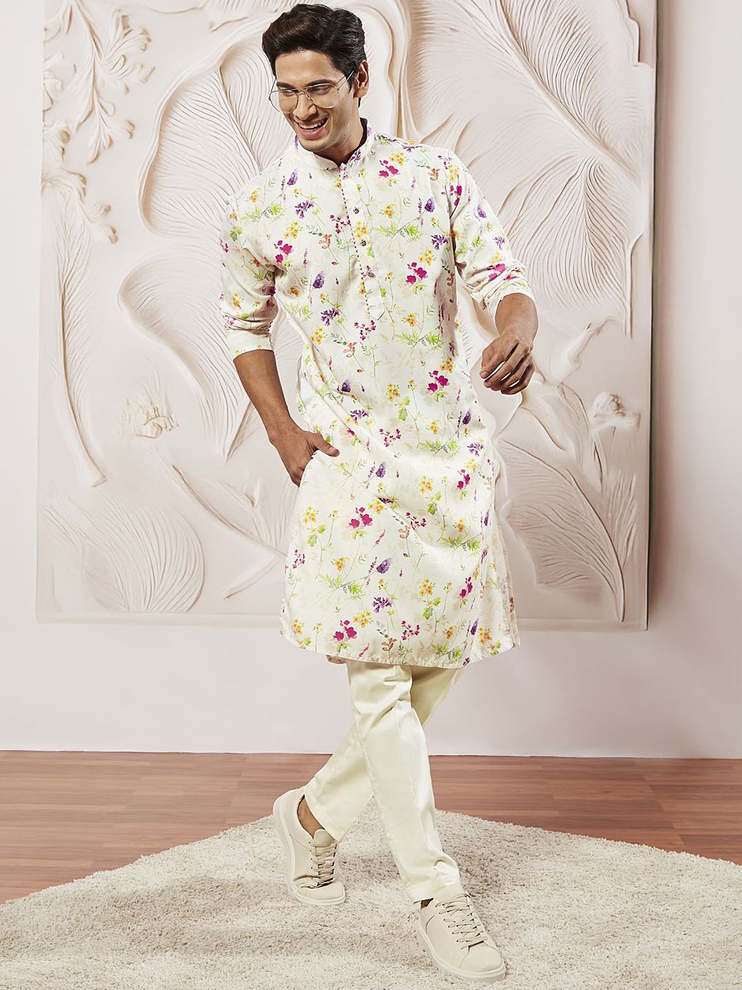 

VASTRAMAY Men Floral Printed Regular Kurta with Trousers, Cream