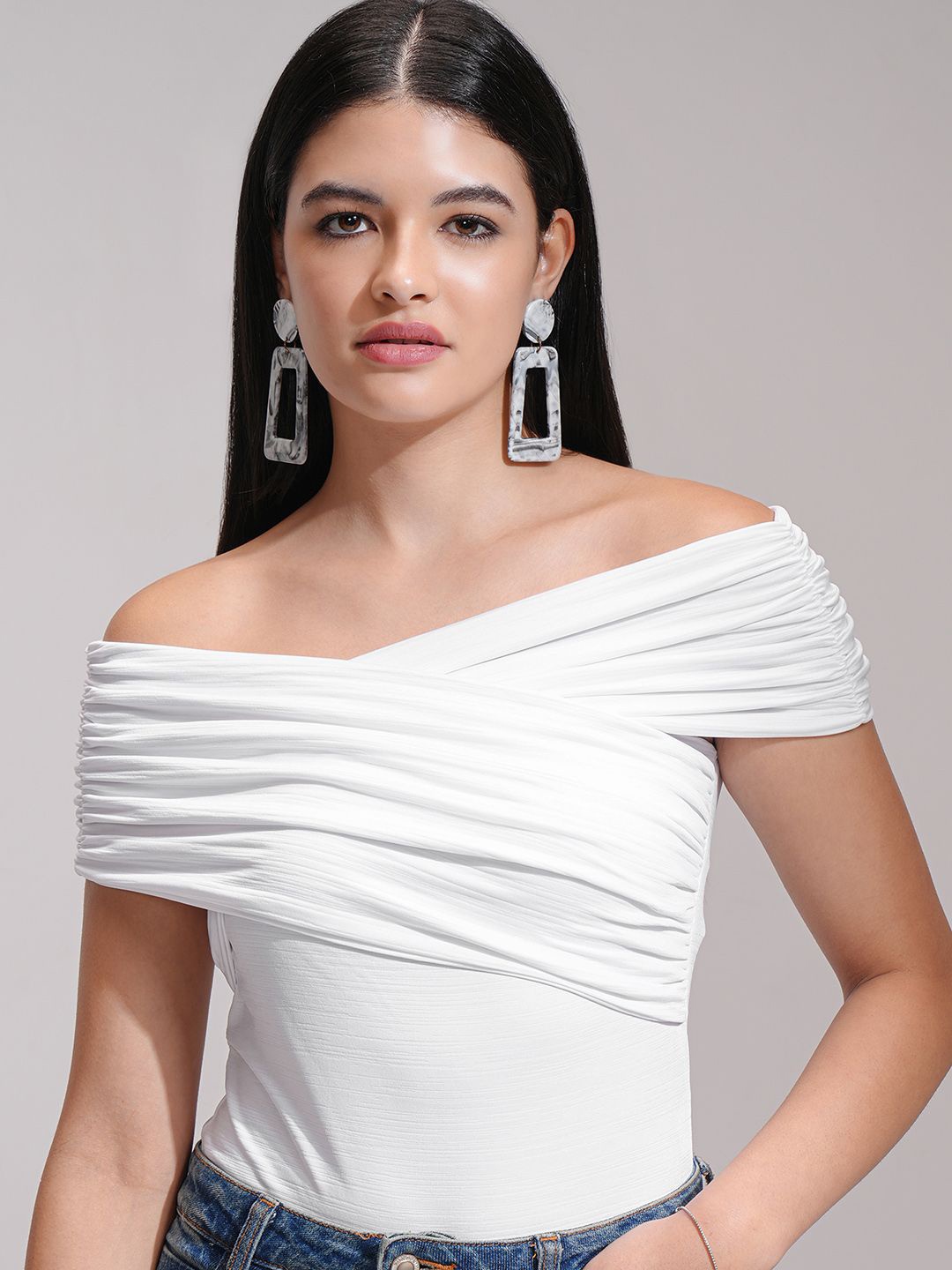 

ESPYR By Tokyo Talkies Crossover Off-Shoulder Bodysuit, White
