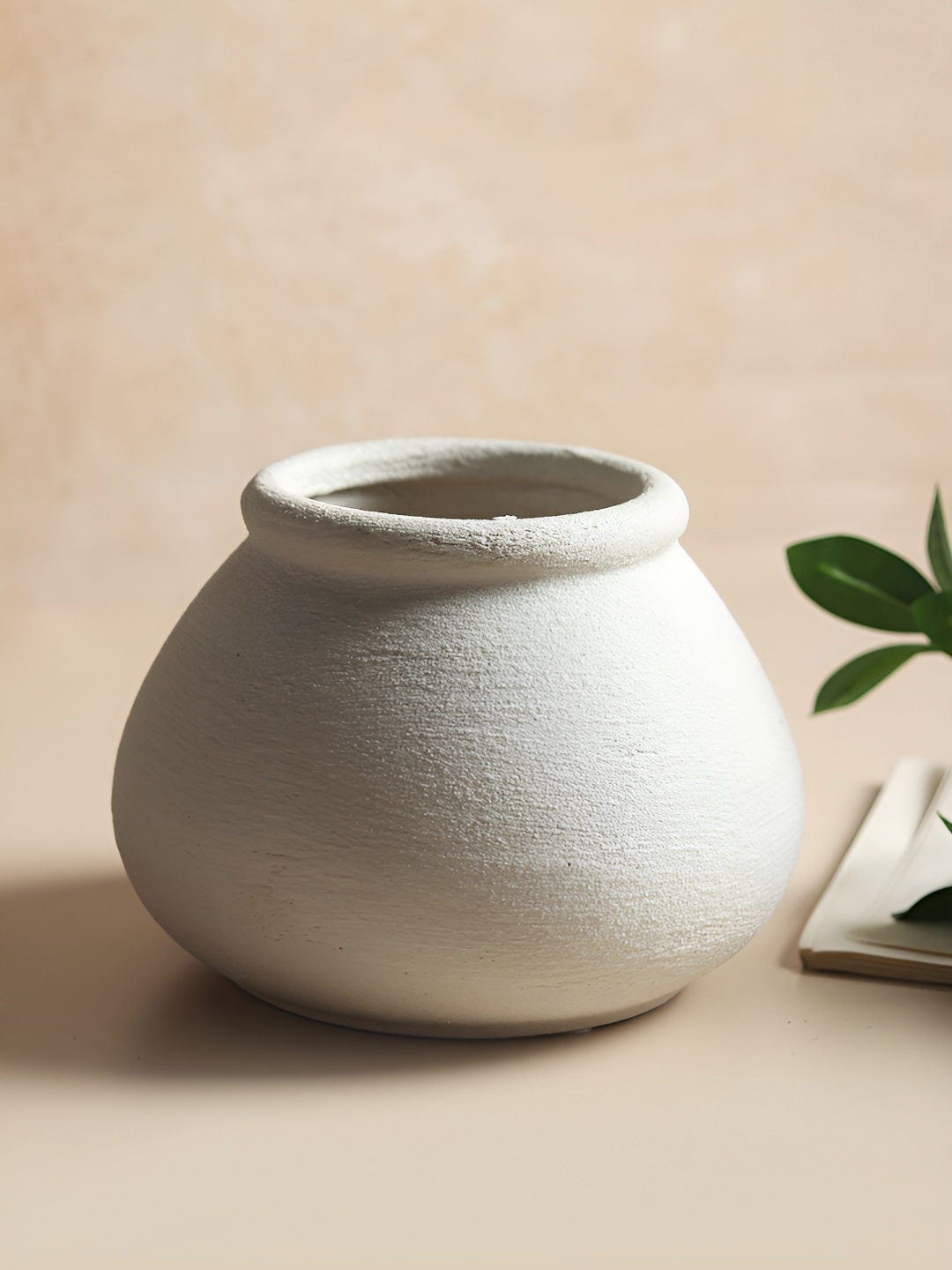 

HABERE INDIA White Pot Shaped Ceramic Flower Vase