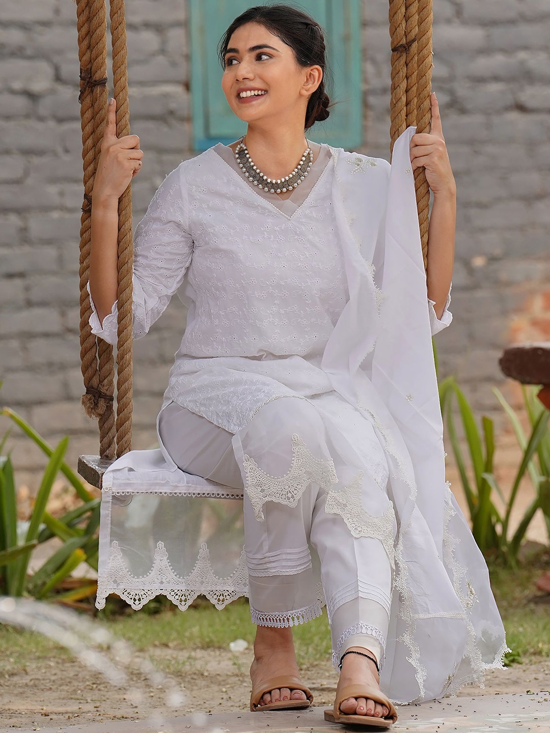 

zuri Floral Embroidered V-Neck Regular Pure Cotton Kurta With Trouser With Dupatta, White