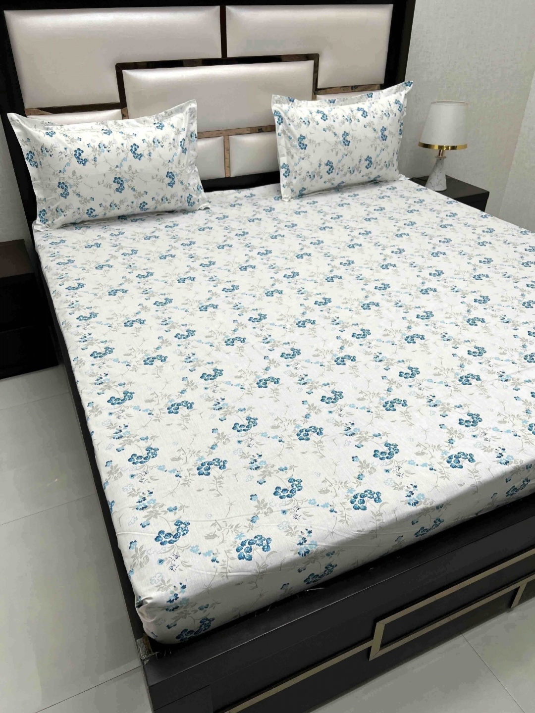 

Pure Decor Mansion White Printed Pure Cotton 260 TC King Bedsheet Set 2.73 m x 2.78 m