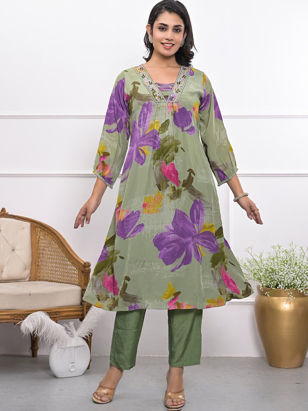 

Juniper Women Floral Printed Regular Silk Crepe Kurta with Trousers, Green