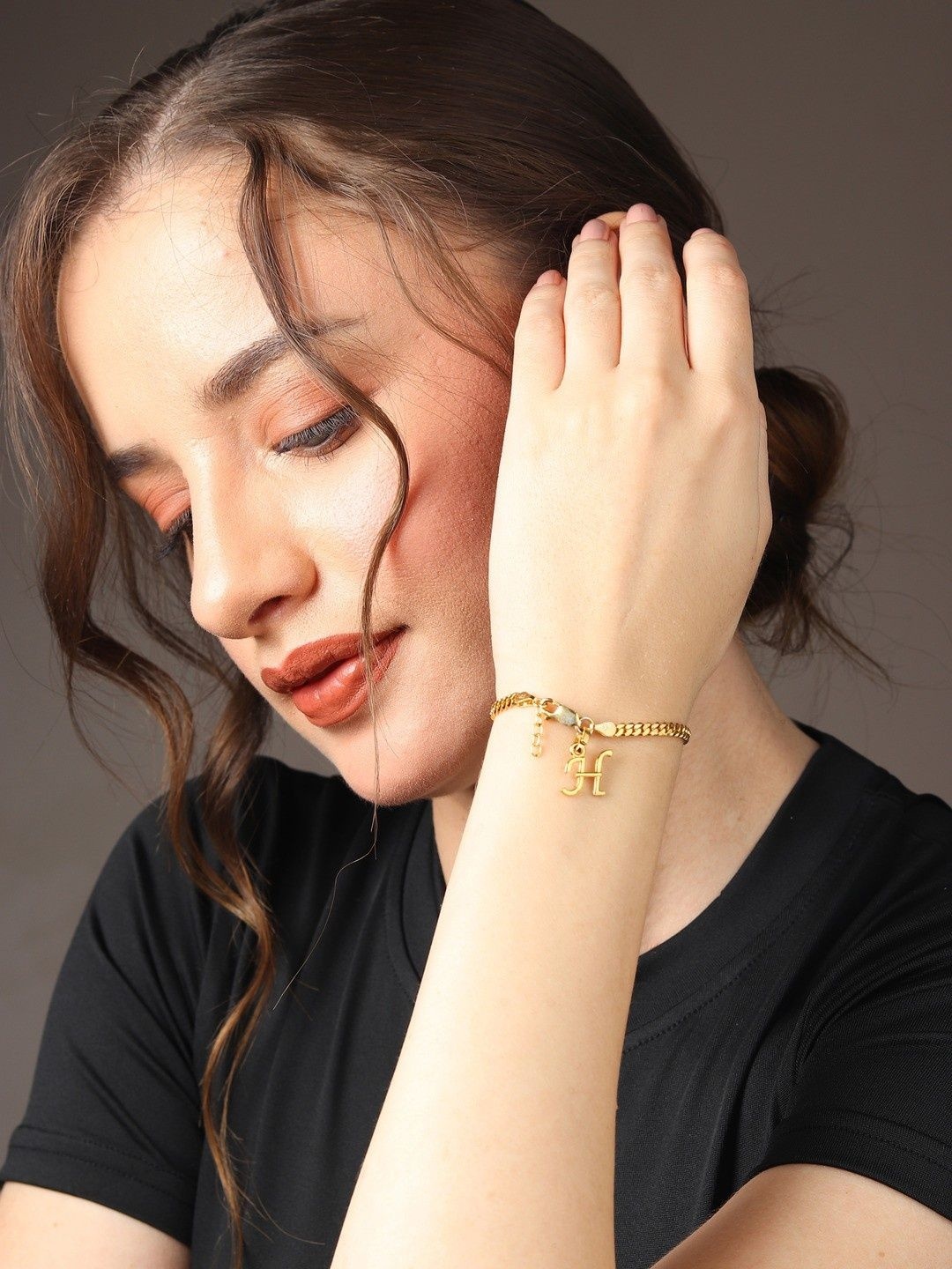 

AKSHAT SAPPHIRE Women Sterling Silver Gold-Plated Link Bracelet