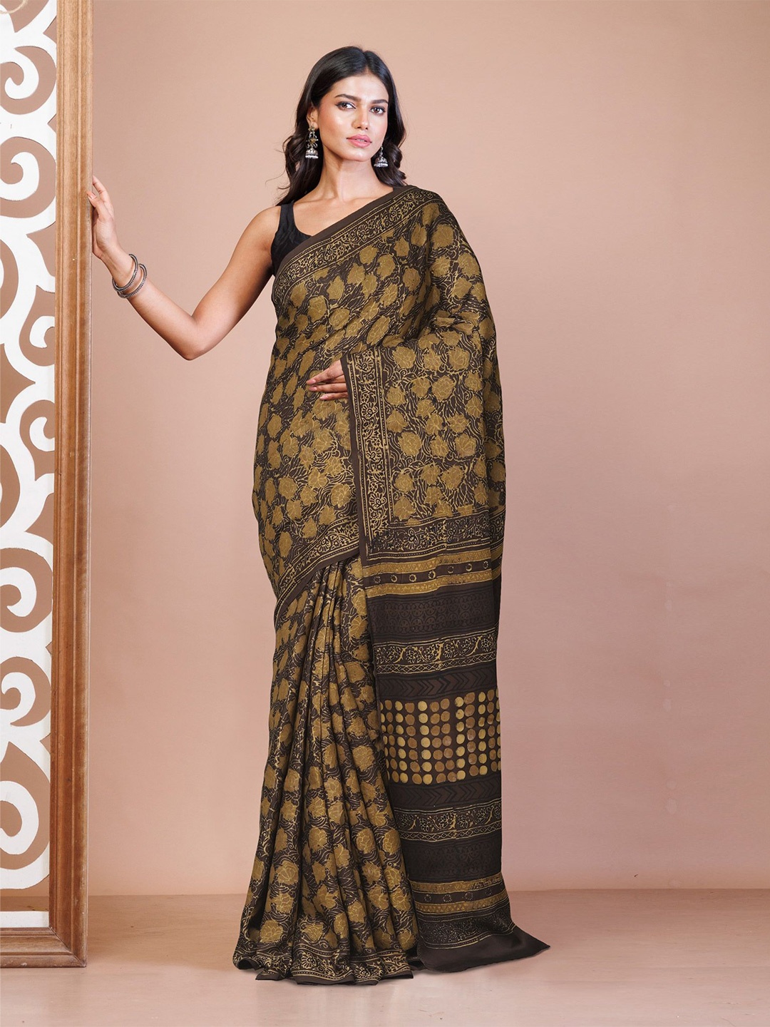 

Unnati Silks Floral Pure Silk Handloom Block Print Saree, Brown