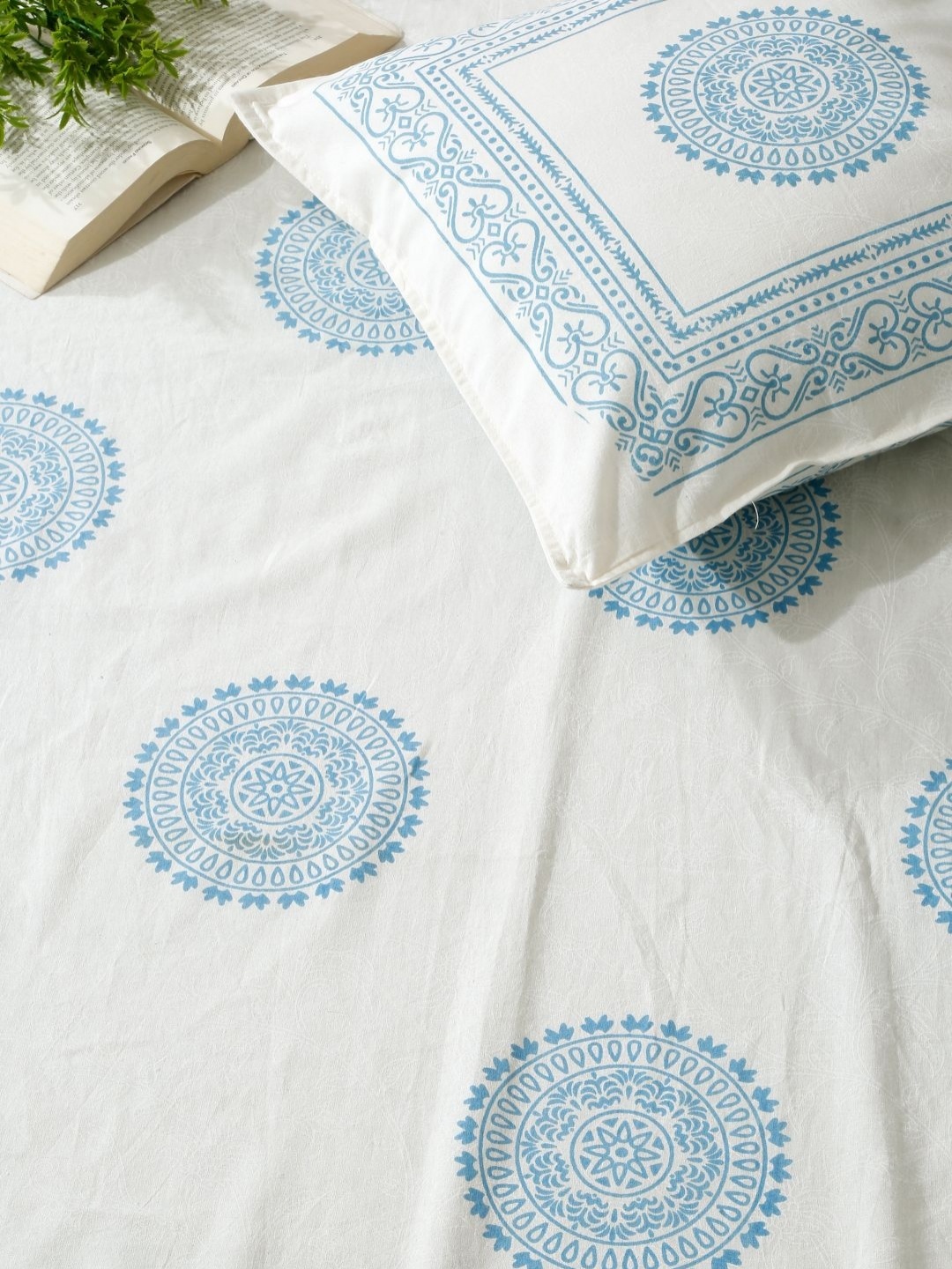 

eyda White & Blue Ethnic Motifs 180 TC King Bedsheet with 2 Pillow Covers