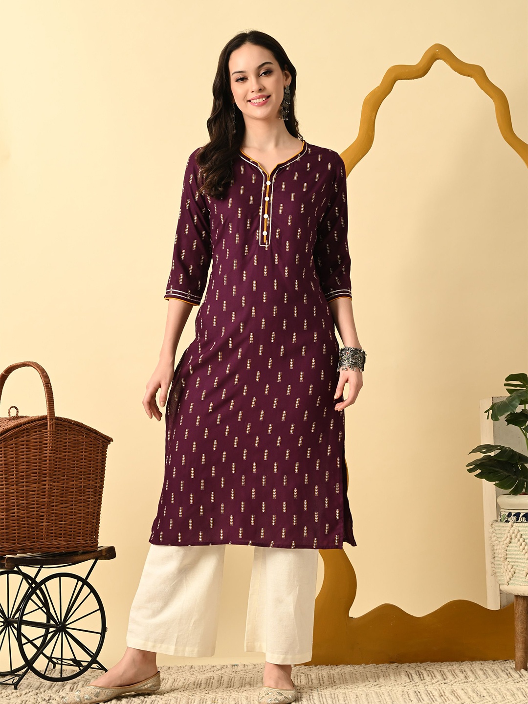 

METAFAB Printed Round-Neck Ethnic Straight Kurta, Maroon