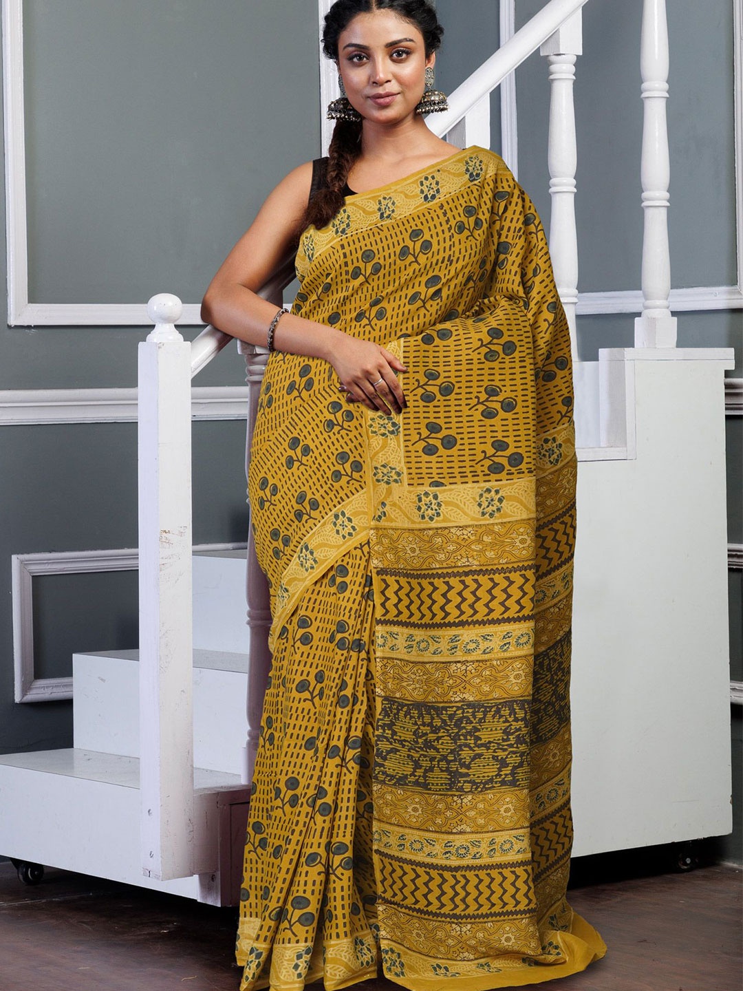 

Unnati Silks Floral Pure Silk Handloom Block Print Saree, Yellow