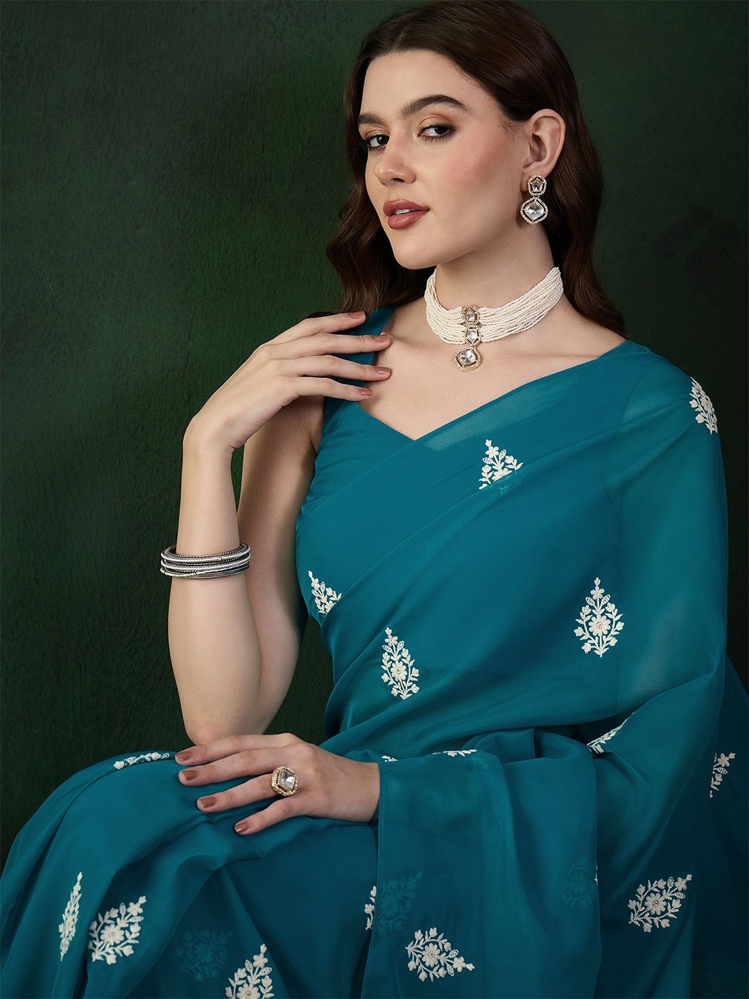 

Sangria Ethnic Motifs Embroidered Saree With Blouse Piece, Turquoise blue