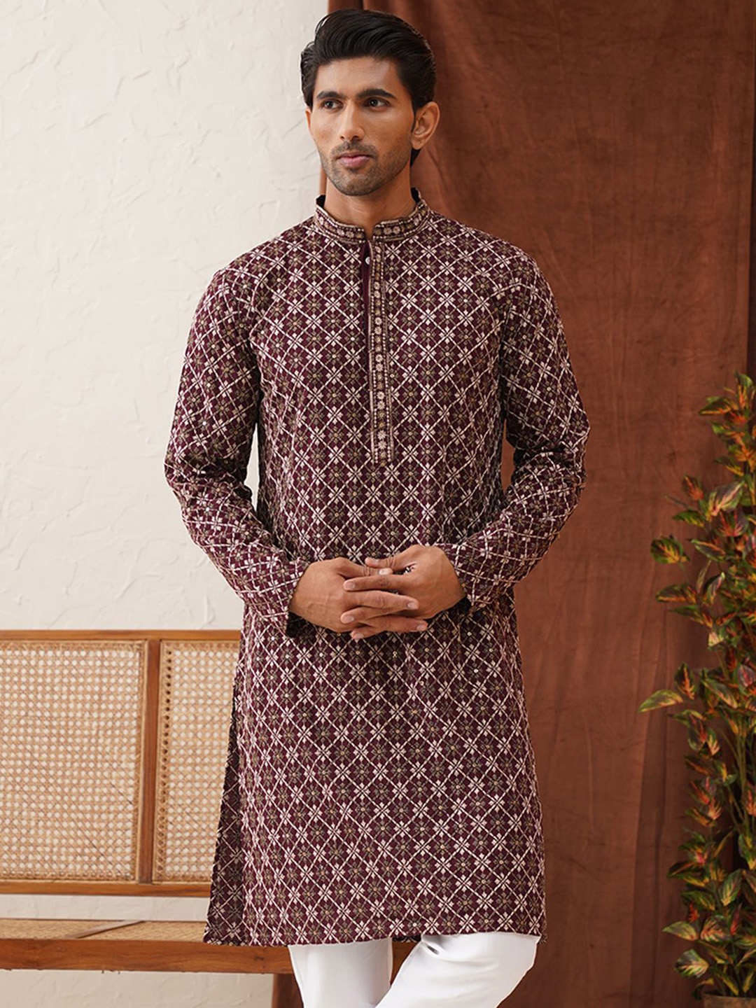 

Jompers Men Geometric Embroidered Sequinned Kurta, Purple