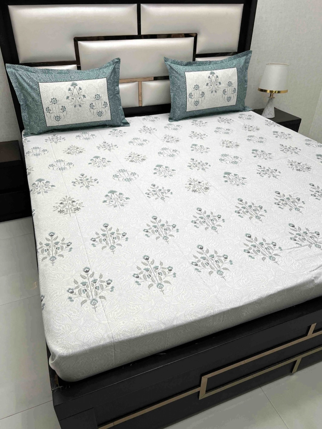 

Pure Decor Green & Grey Floral King Bedsheet with 2 Pillow Covers