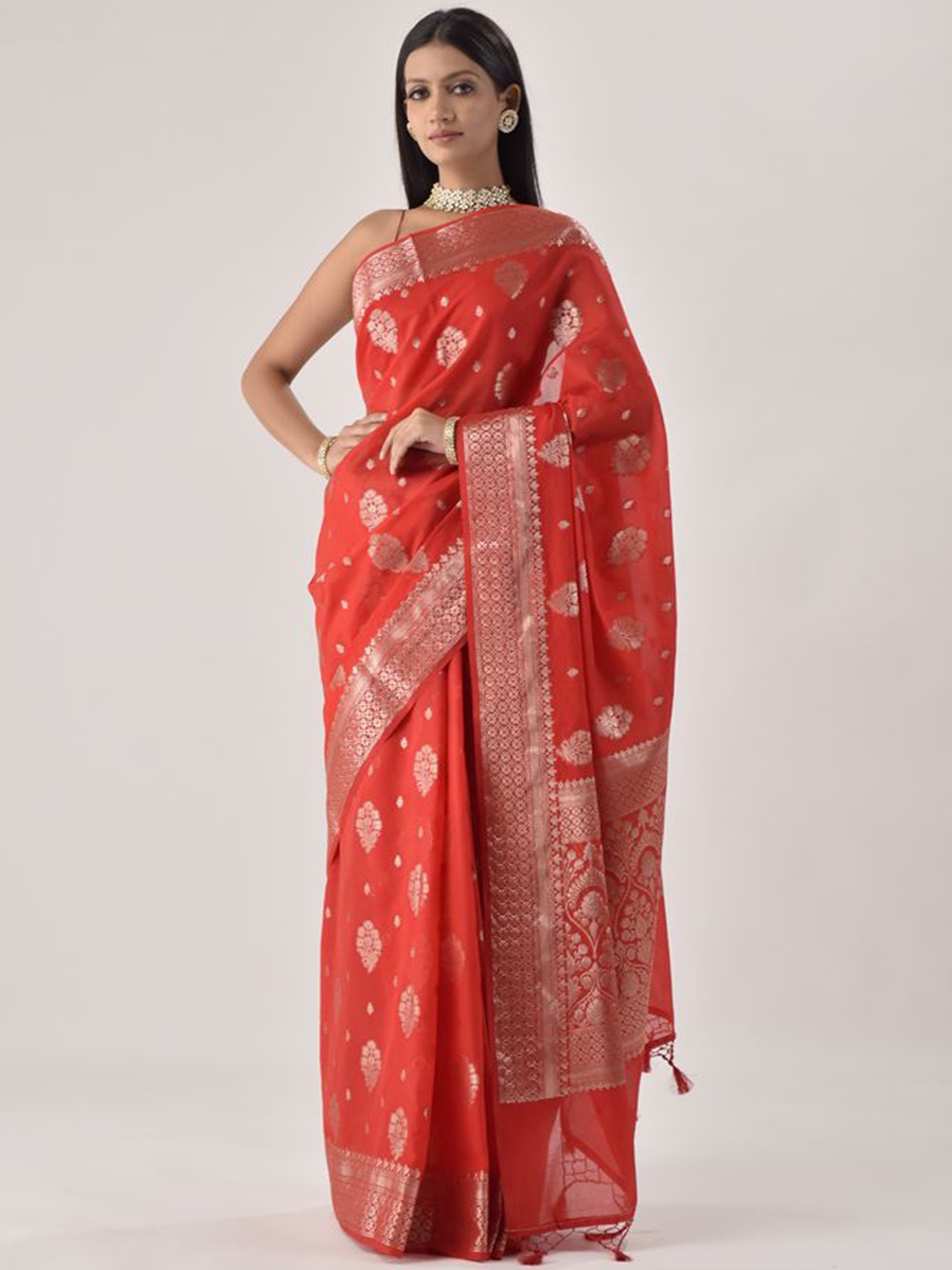 

sutra attire Woven Design Zari Silk Blend Banarasi Saree, Red