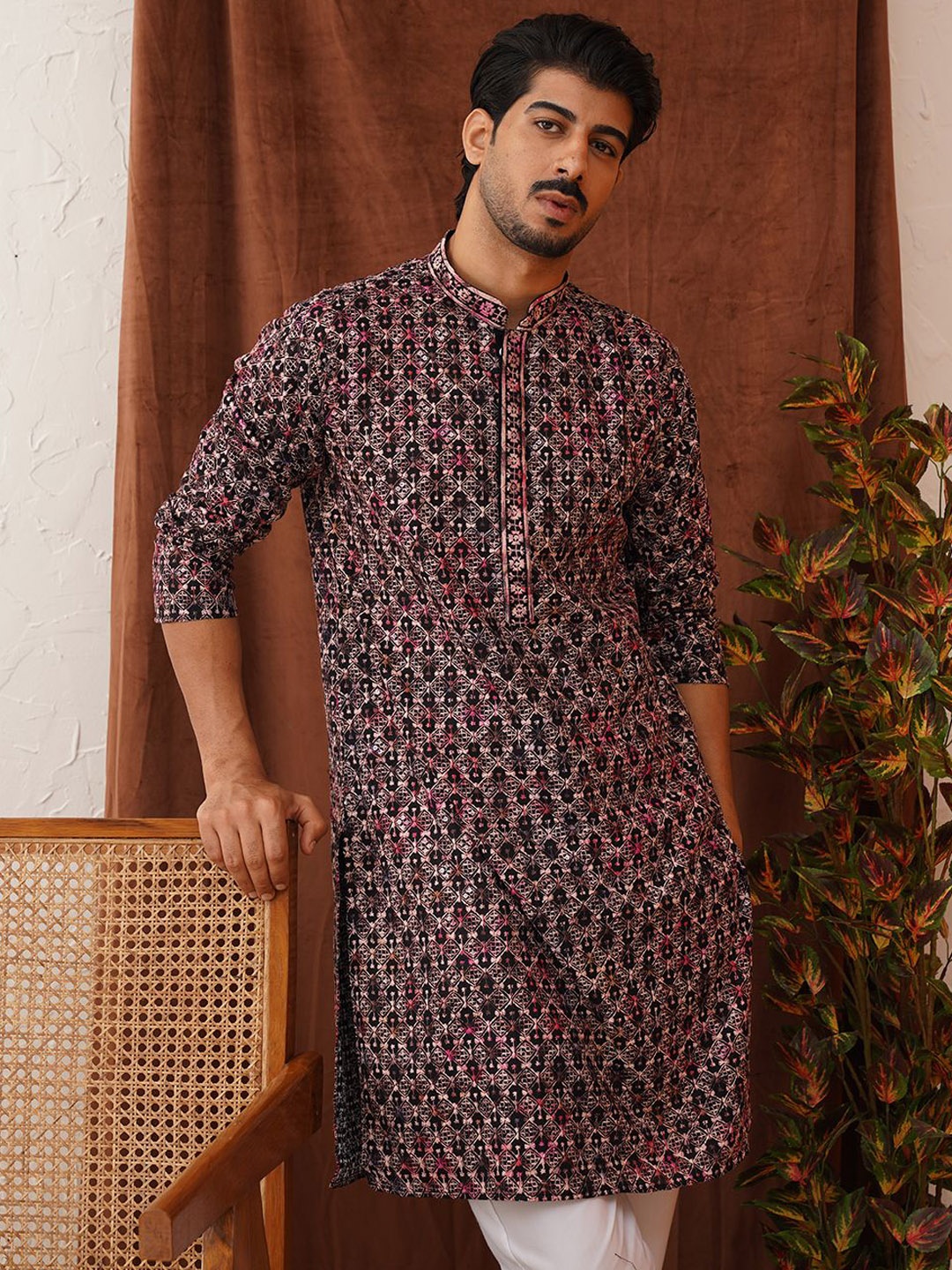 

Jompers Men Geometric Embroidered Sequinned Kurta, Peach