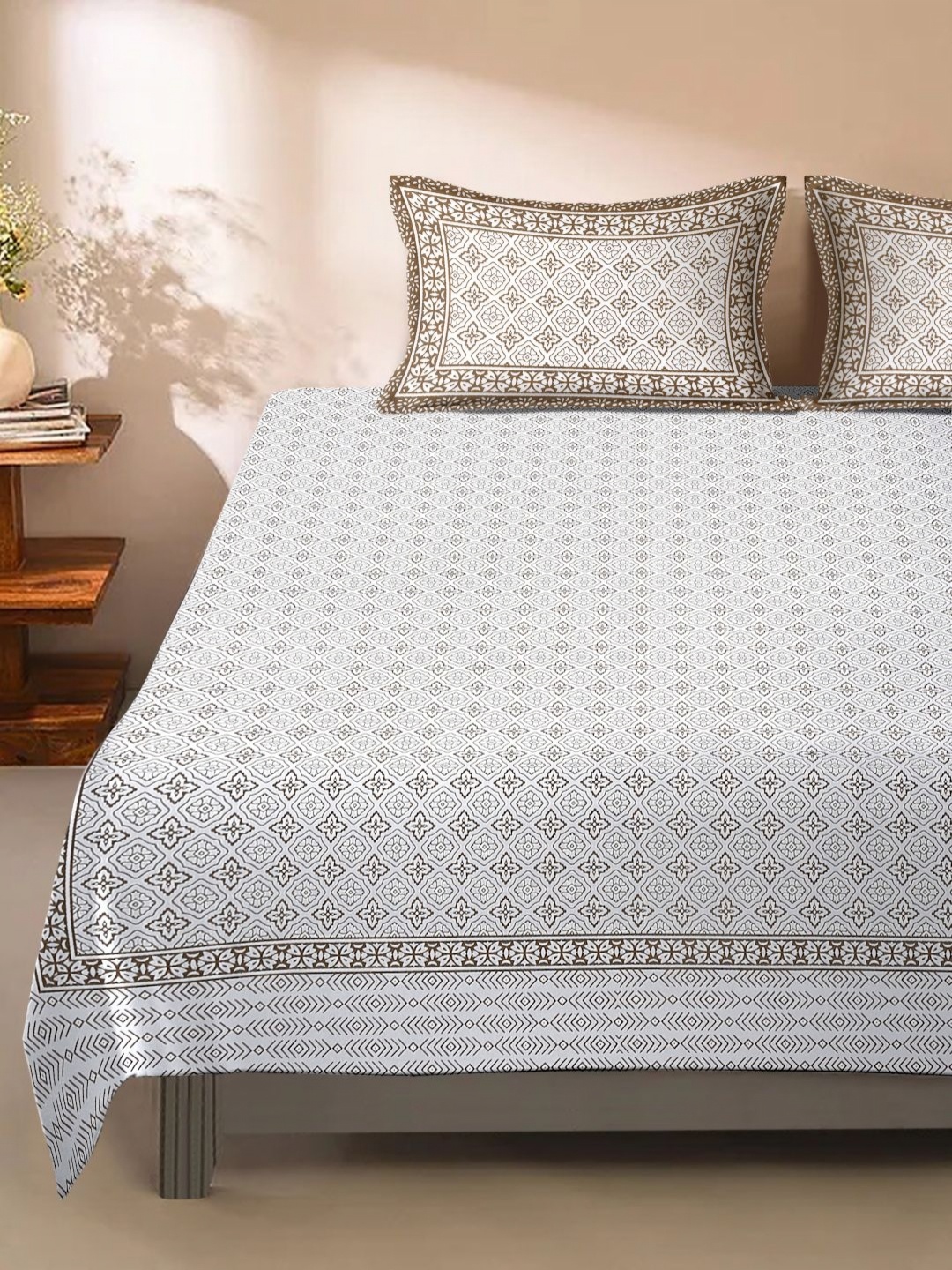 

eyda White & Beige Floral 180 TC King Bed Sheet with 2 Pillow Covers