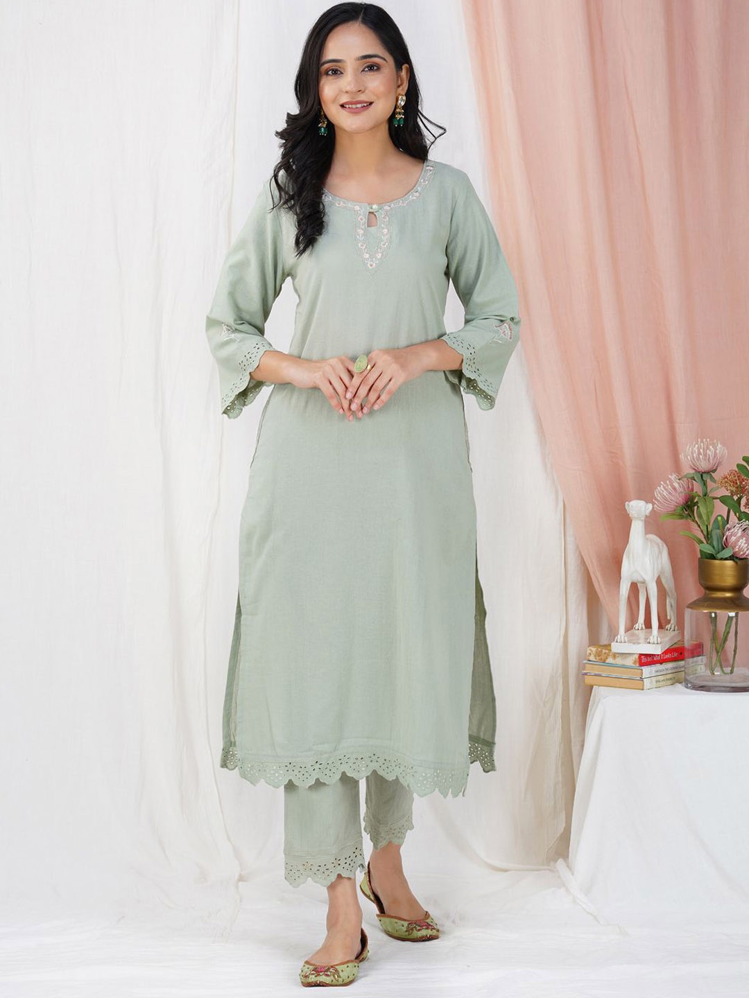 

zuri Women Embroidered Regular Pure Cotton Kurta with Trousers, Green