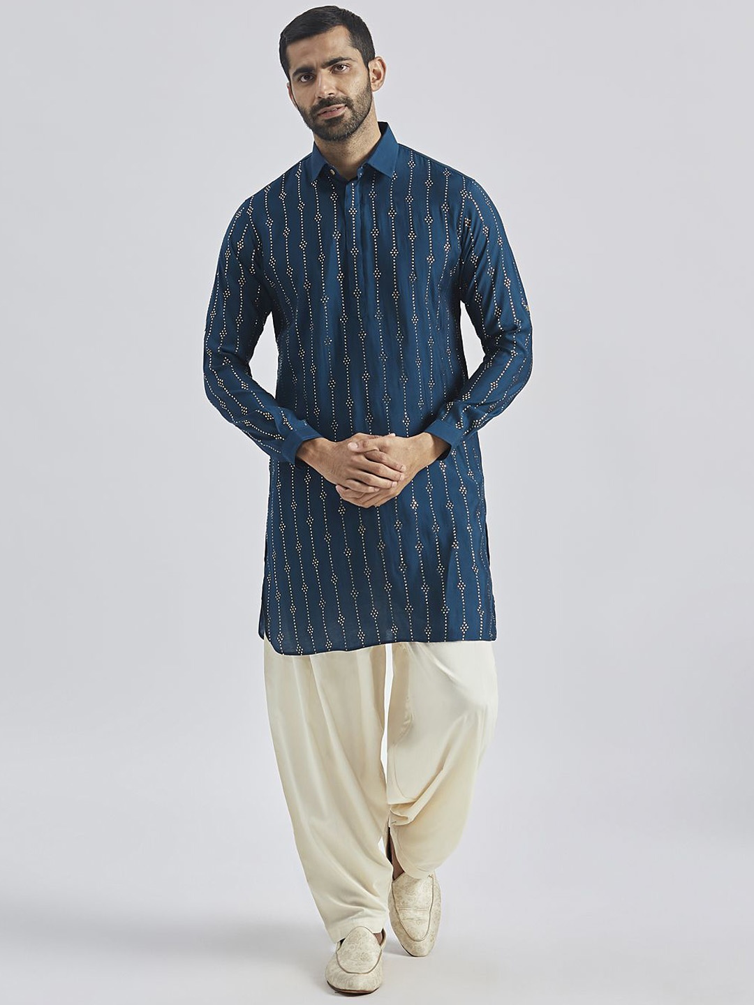 

VASTRAMAY Men Printed Regular Kurta with Patiala, Turquoise blue
