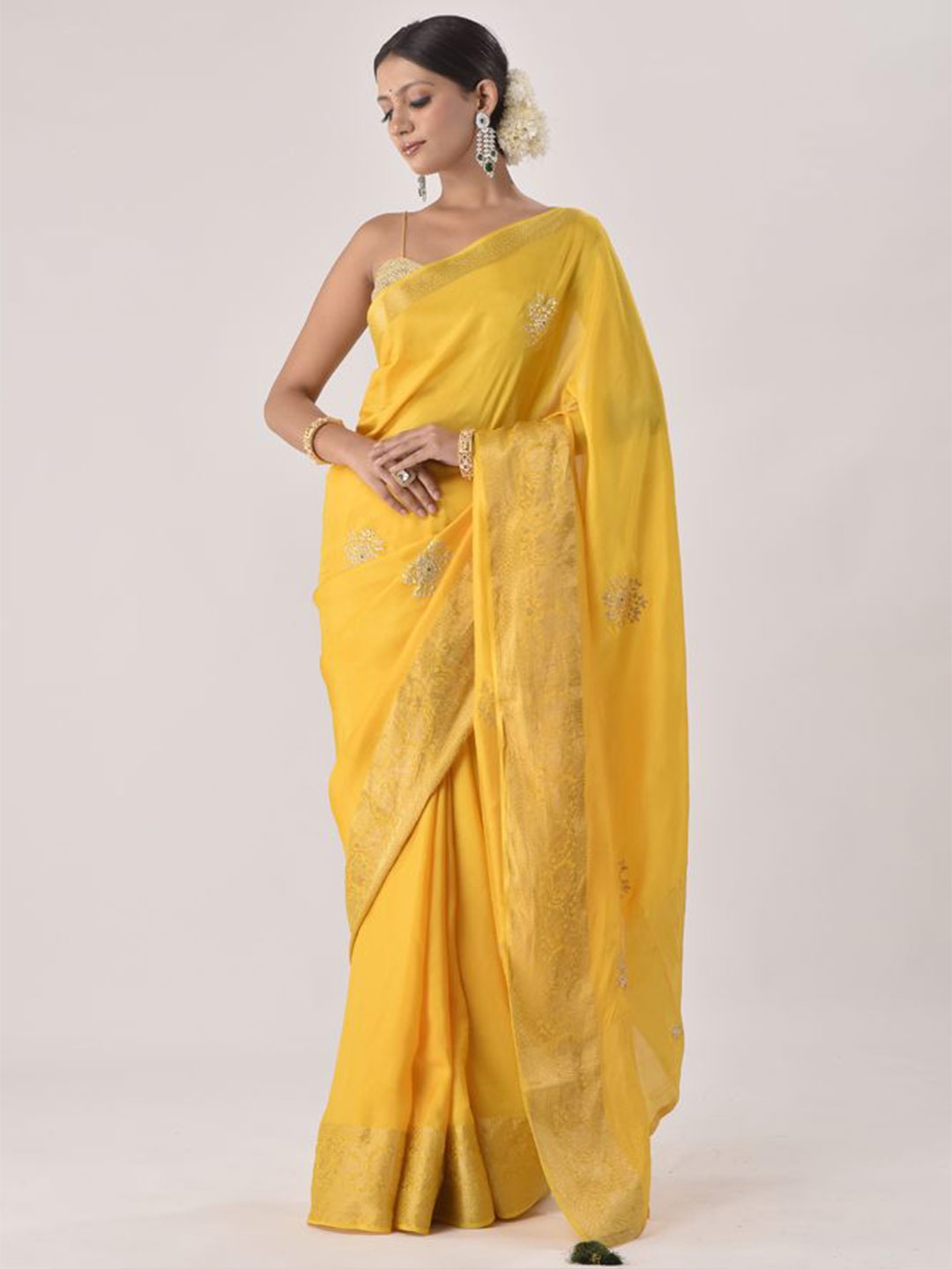 

sutra attire Woven Design Zari Silk Blend Banarasi Saree, Yellow