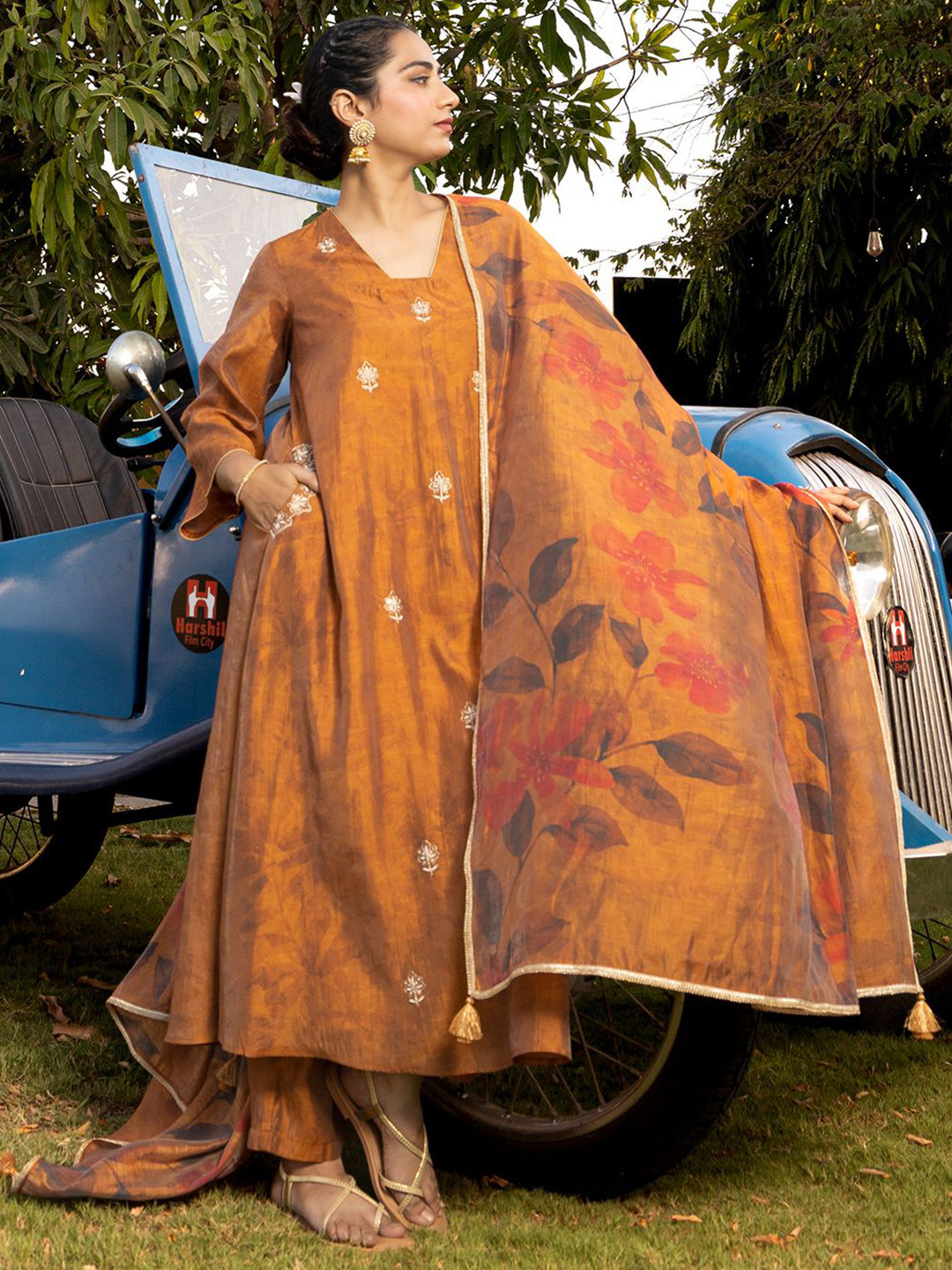 

EARTH O FAB Women Printed Regular Chanderi Silk Kurta with Palazzos & With Dupatta, Rust
