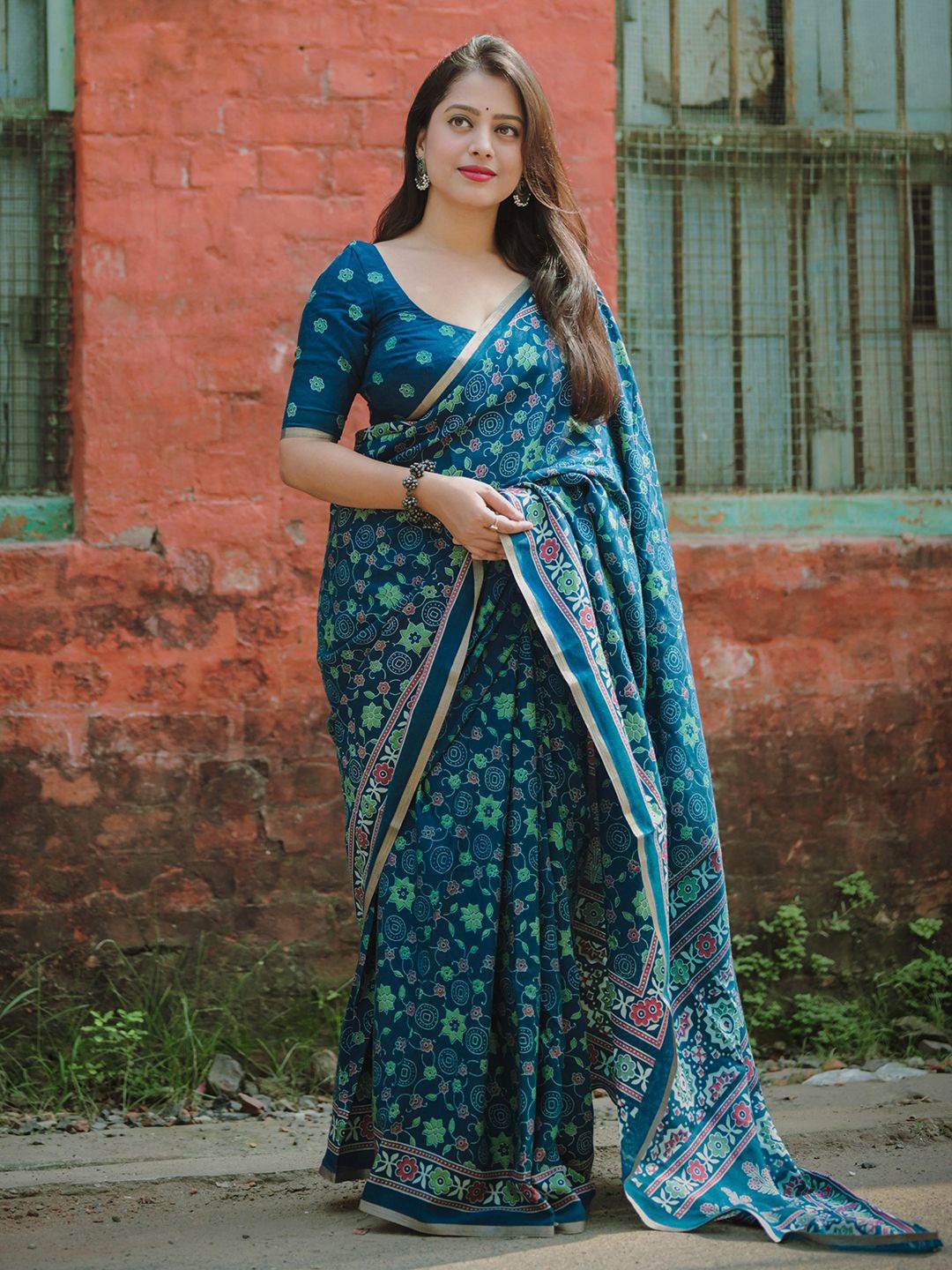 

Mitera Floral Saree, Teal