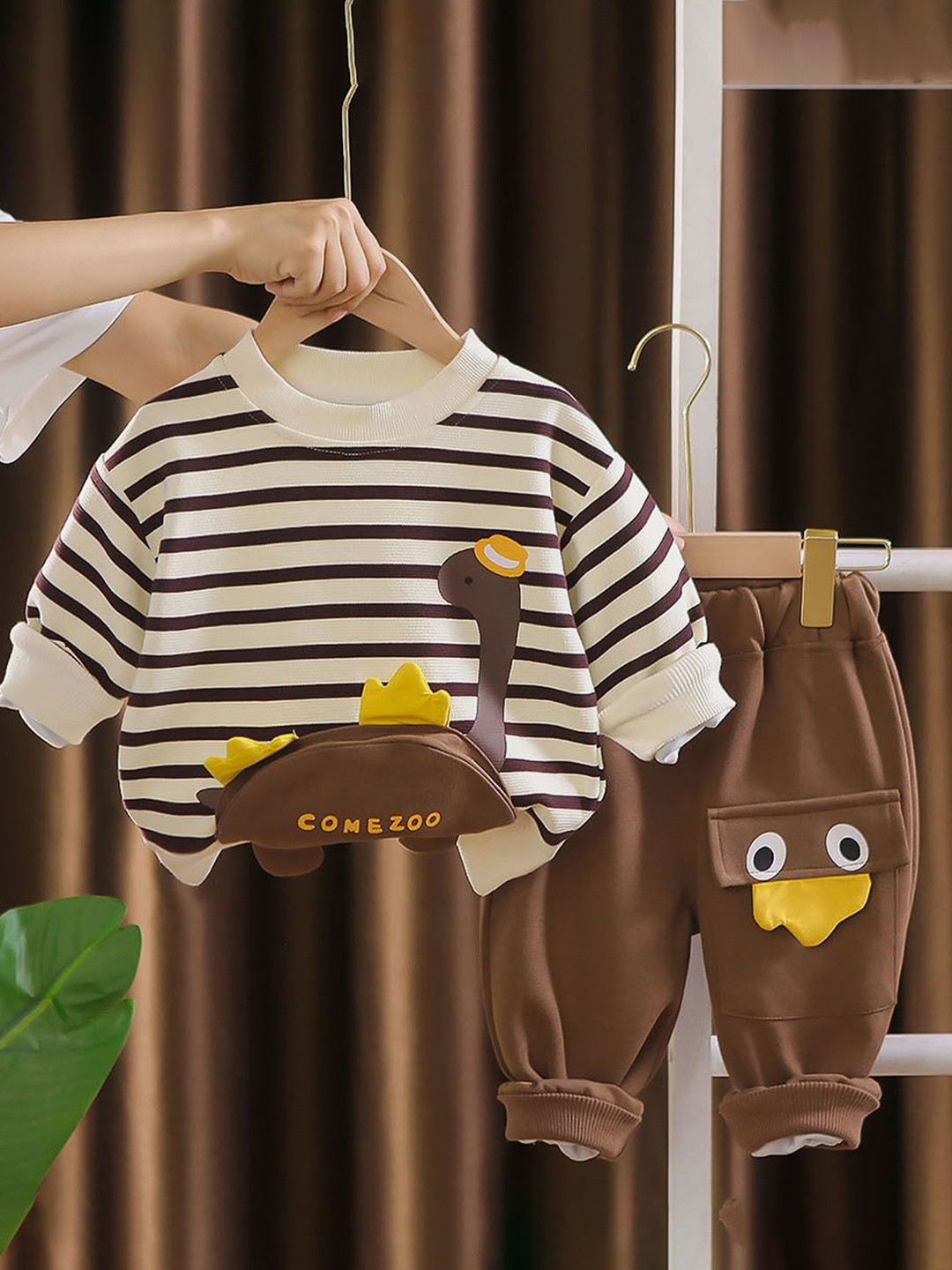 

Little Surprise Box LLP Kids T-Shirt & Joggers, Brown