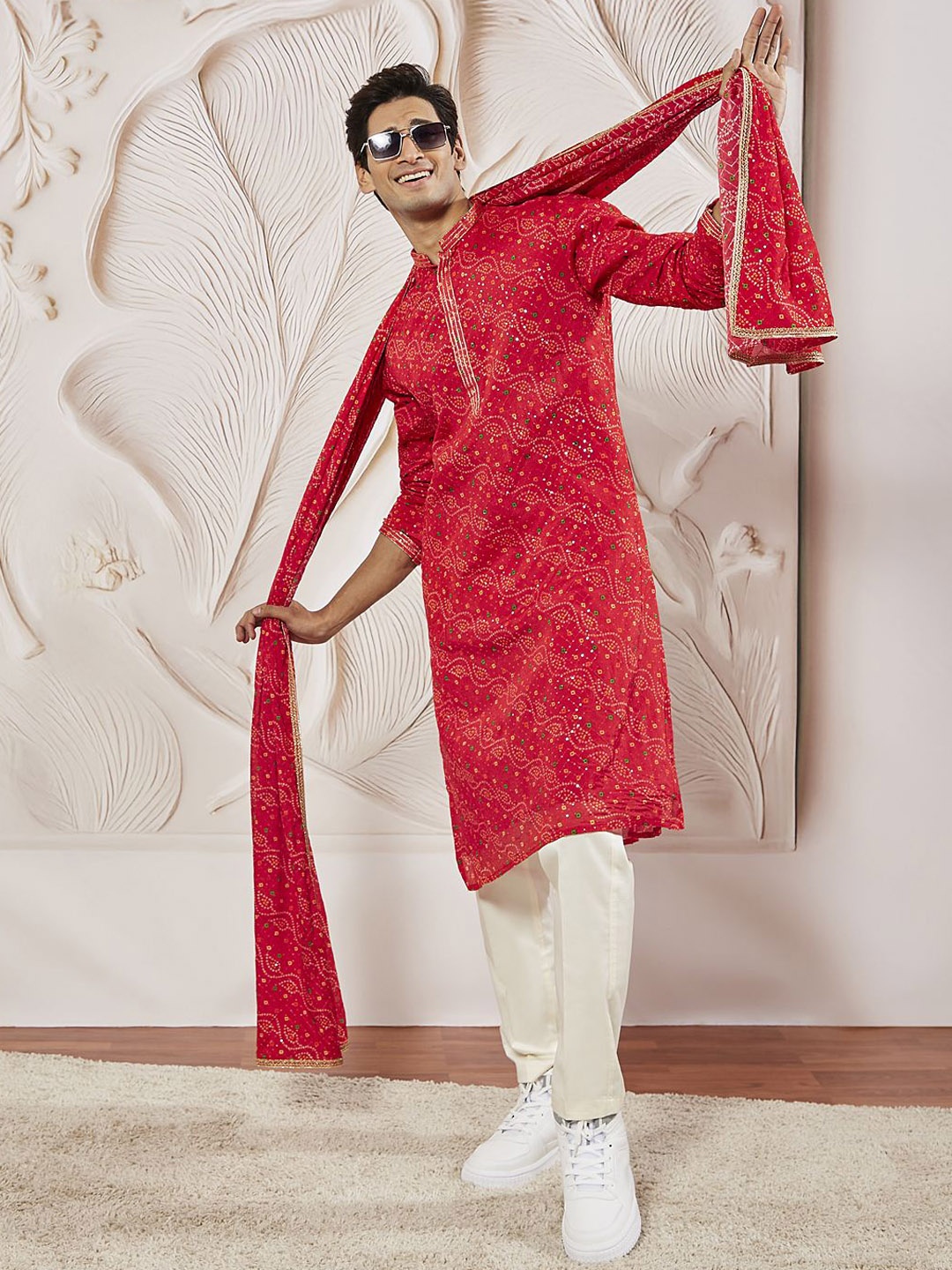 

VASTRAMAY Men Bandhani Embroidered Regular Sequinned Kurta with Trousers & With Dupatta, Red