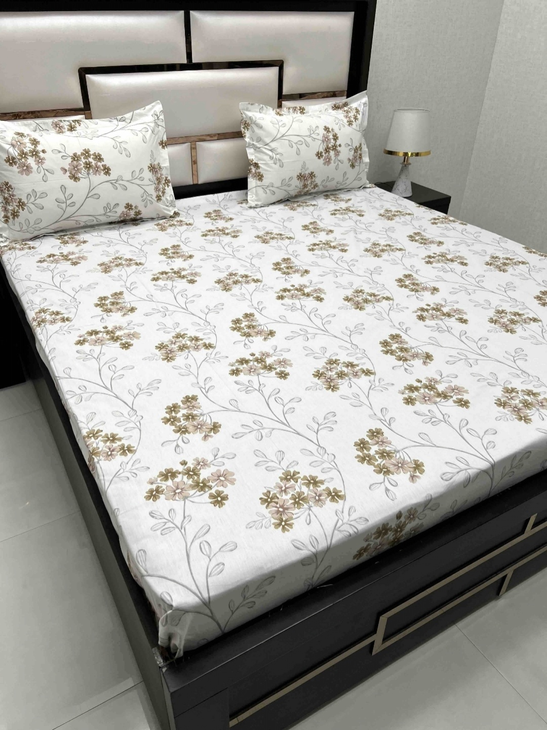 

Pure Decor Villa White & Grey Floral Cotton 380 TC King Bedsheet Set 2.73 m x 2.76 m