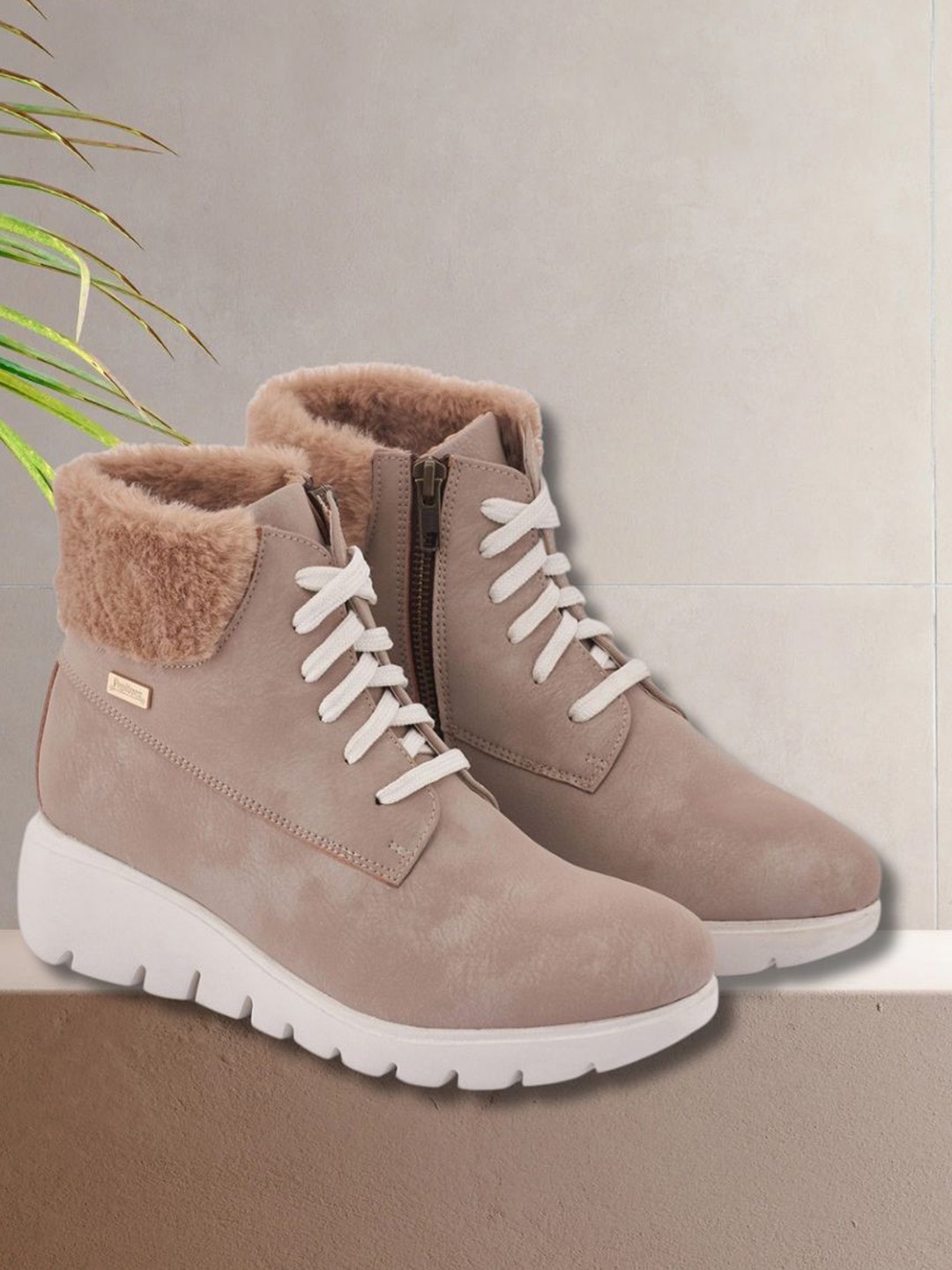 

PEPITOES Women Round Toe Flatform Heeled Zipper Boots, Camel brown