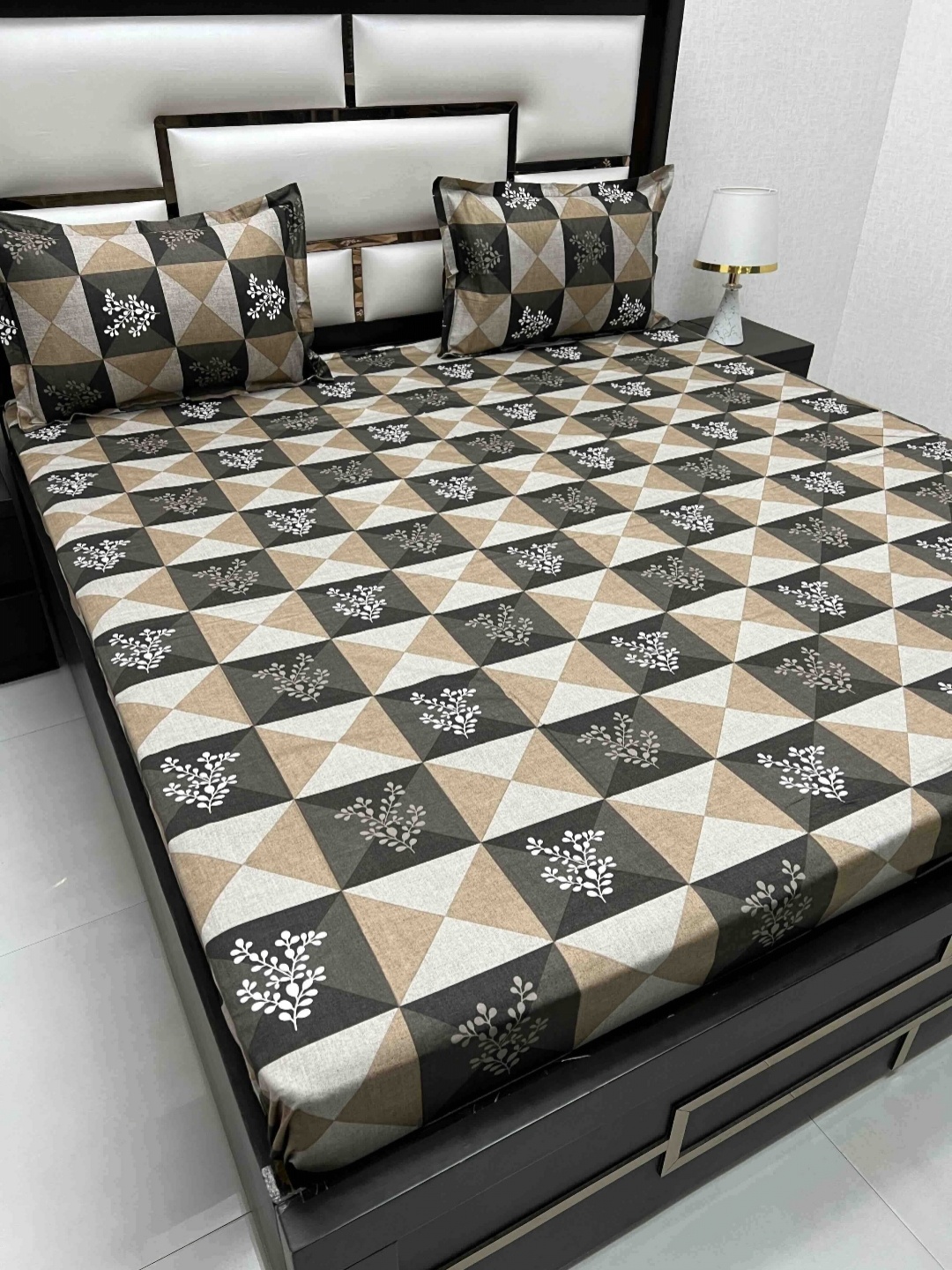 

Pure Decor Brown & Black Geometric 330 TC King Bedsheet with 2 Pillow Covers