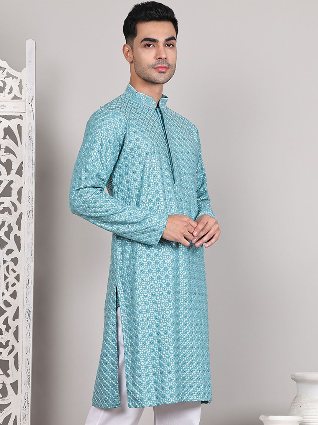 

Jompers Men Geometric Embroidered Sequinned Kurta, Blue