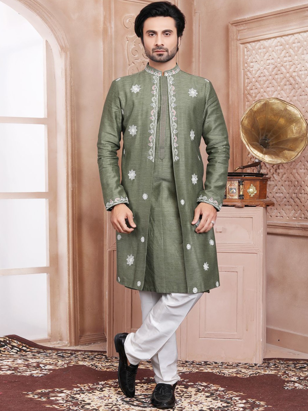 

EVASTRO Floral Embroidered Linen Straight Kurta With Pyjama, Grey