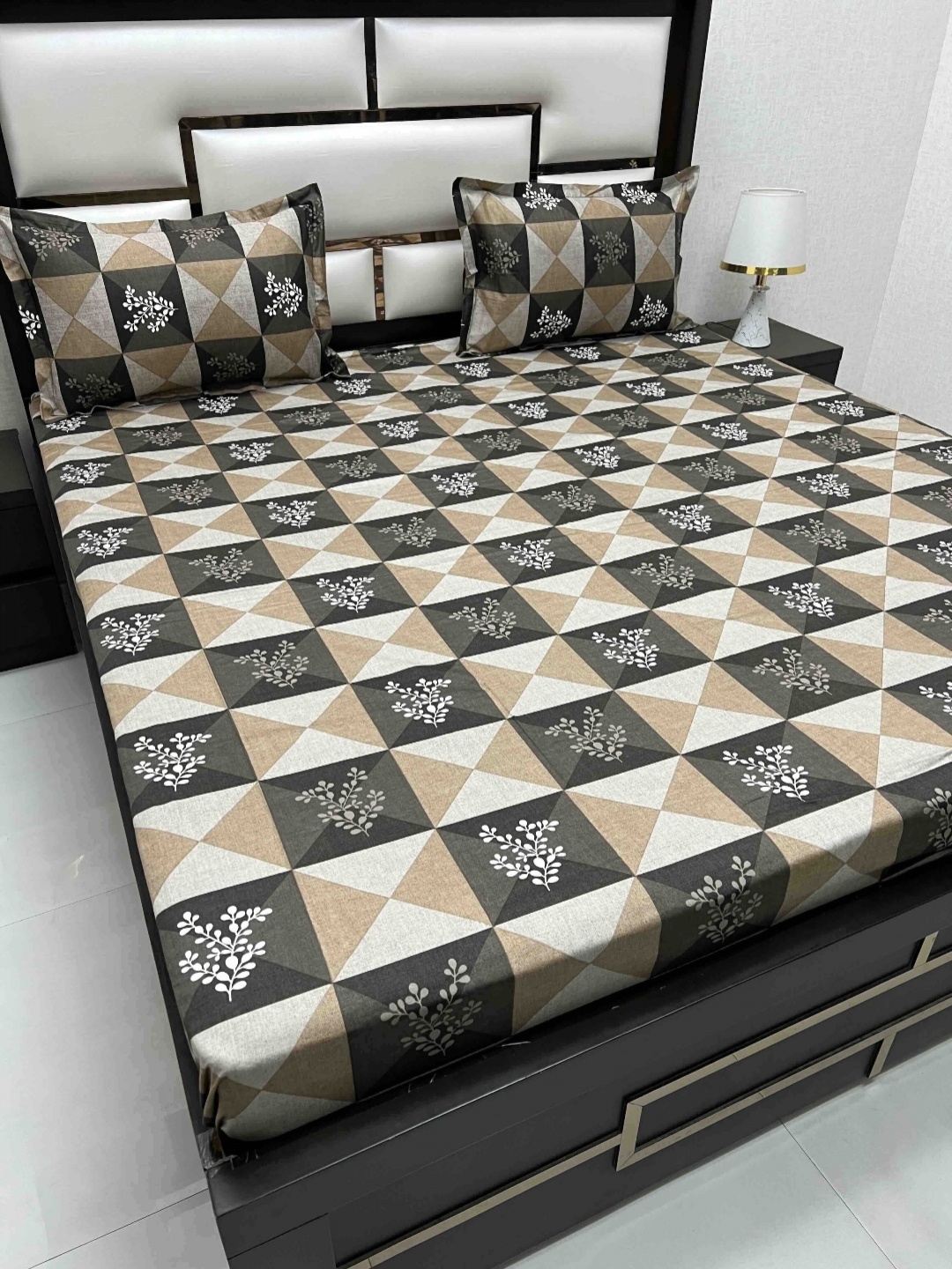 

Pure Decor Brown & White Geometric King Bedsheet with 2 Pillow Covers