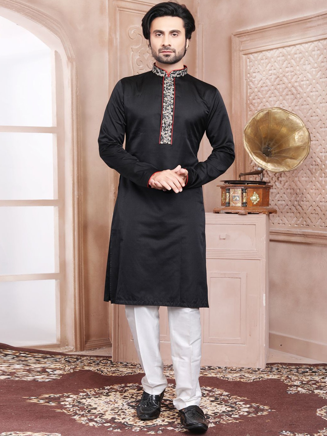 

EVASTRO Ethnic Motifs Embroidered Regular Pure Cotton Straight Kurta with Pyjamas, Black