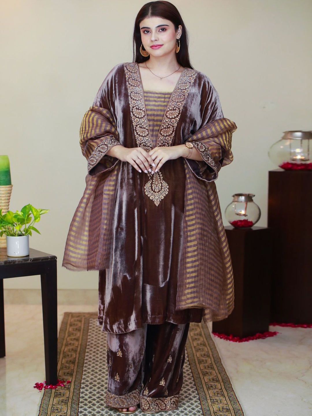 

HOUSE OF INARI Women Paisley Embroidered Regular Thread Work Velvet Kurta with Palazzos & With Dupatta, Coffee brown