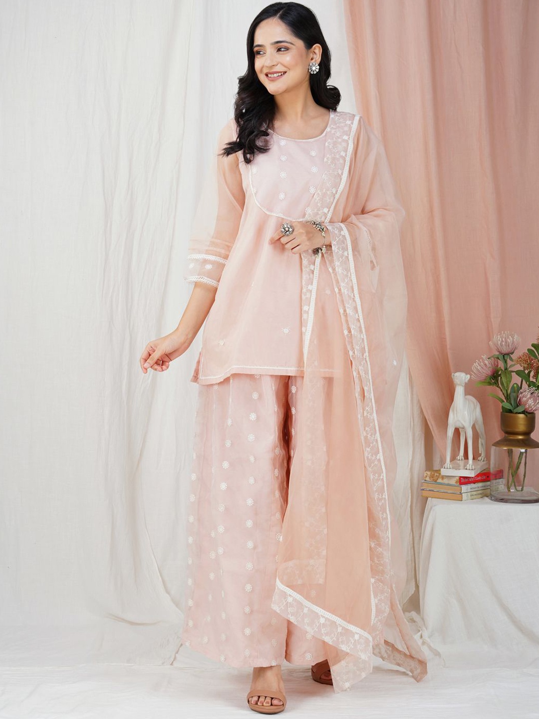 

zuri Floral Embroidered Round Neck Organza Straight Kurta With Palazzo With Dupatta, Peach