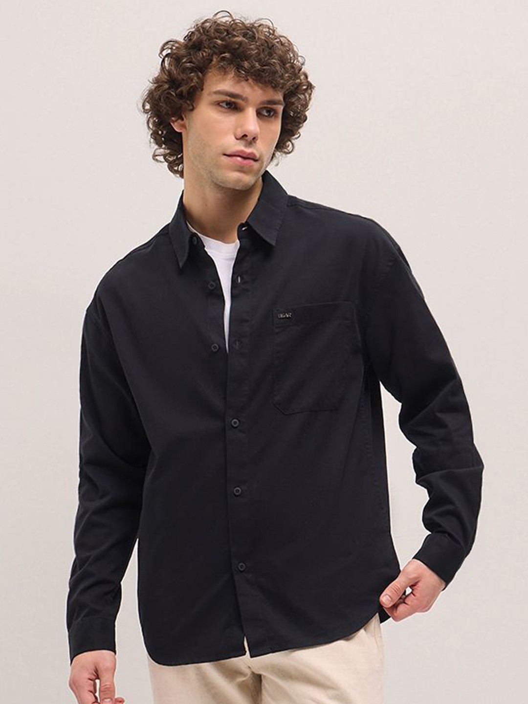 

THE BEAR HOUSE Men Spread Collar Solid Relaxed Fit Casual Shirt, Black