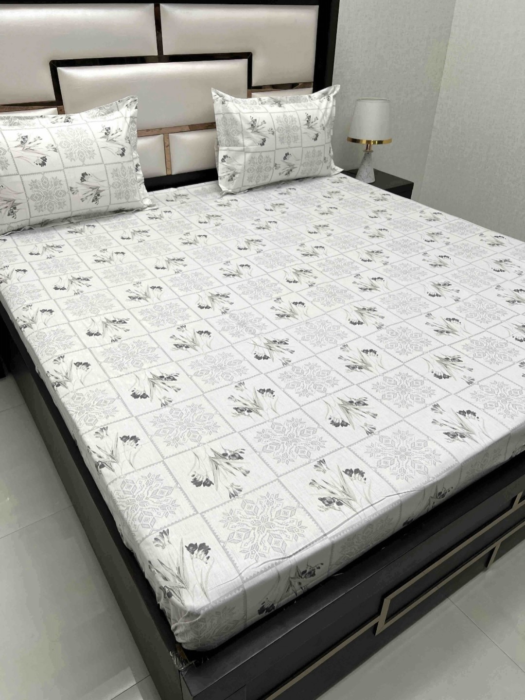 

Pure Decor White Floral Printed 500 TC Pure Cotton King Bedsheet Set 2.73 m x 2.75 m