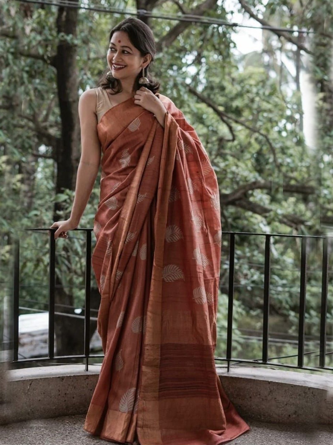 

Caracola Floral Art Silk Banarasi Saree, Orange