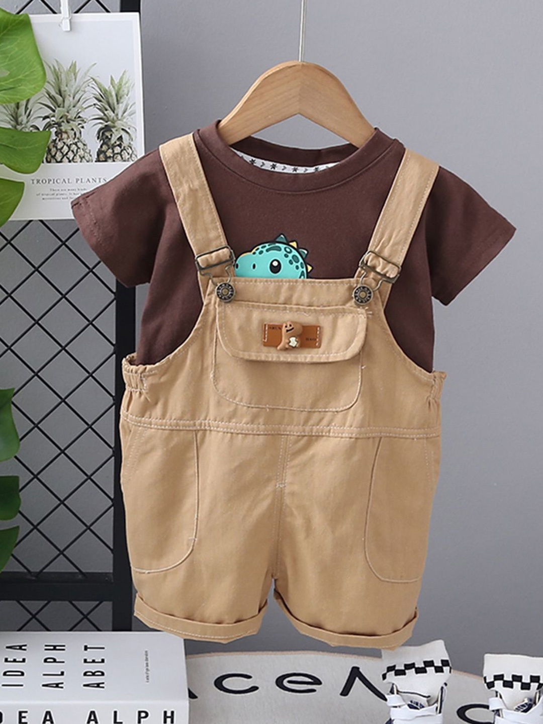 

INCLUD Boys Printed T-shirt with Trousers, Brown