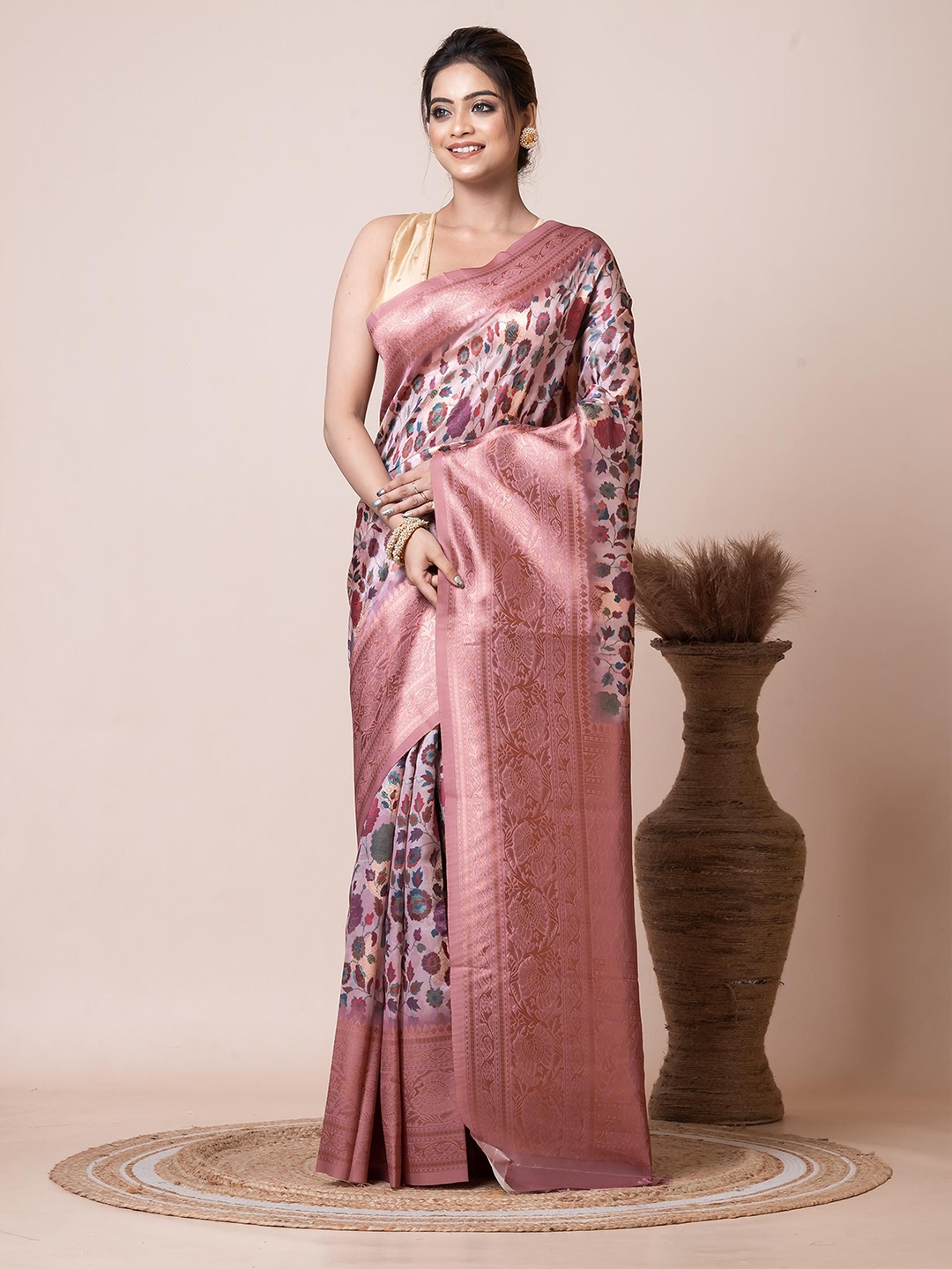 

VIBHAVARI Floral Printed Zari Woven Design Saree, Peach