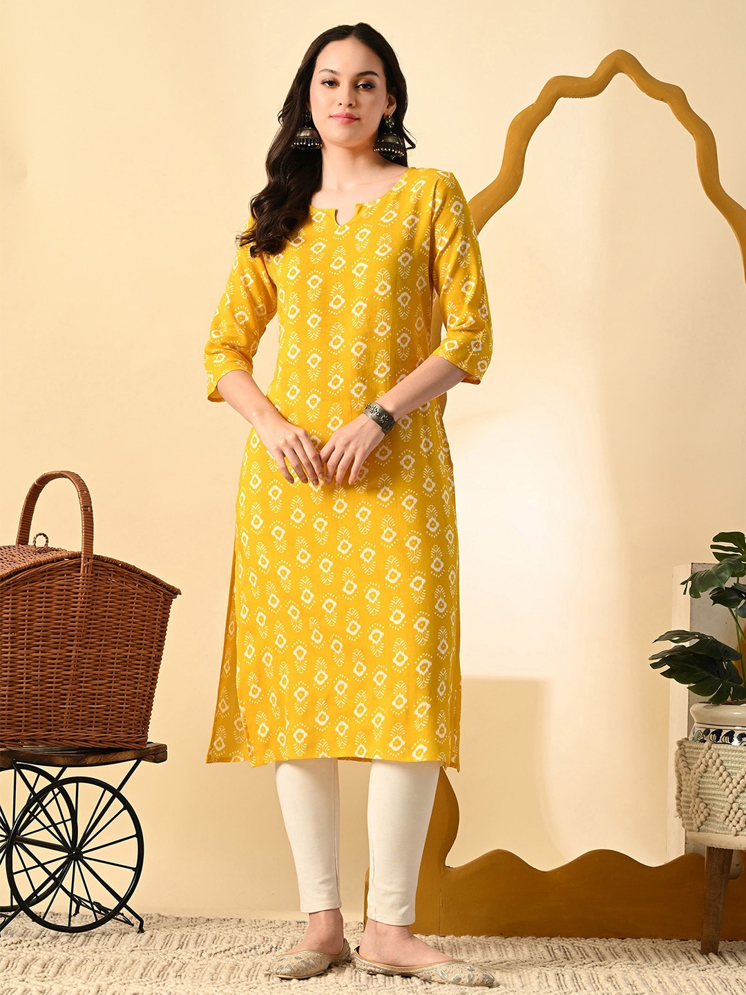 

METAFAB Printed Straight Round Neck Kurta, Yellow