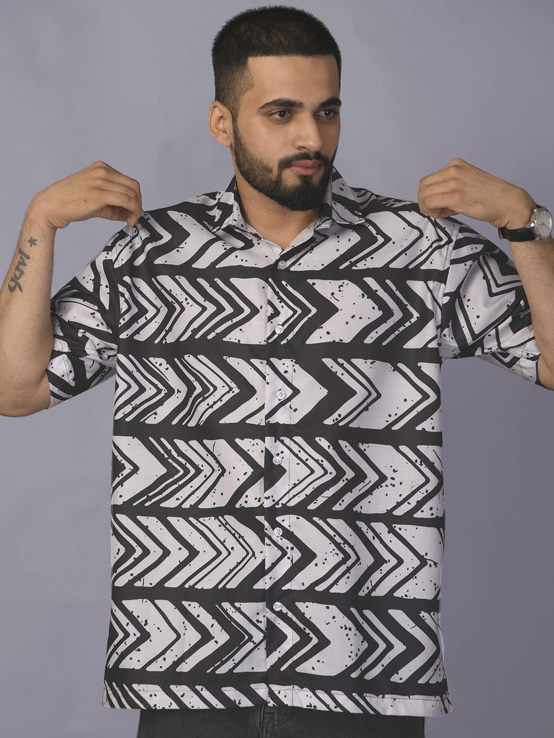 

BOWLIFESTYLE Men Classic Fit Spread Collar Abstract Printed Cotton Casual Shirt, White