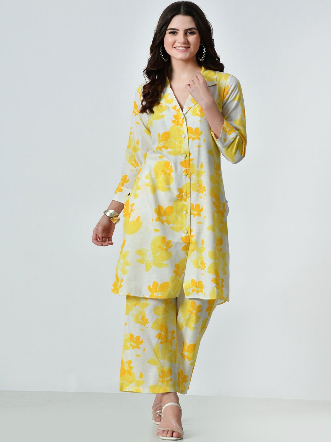 

VAPPSYAM Women Printed Regular Kurta with Palazzos, Yellow