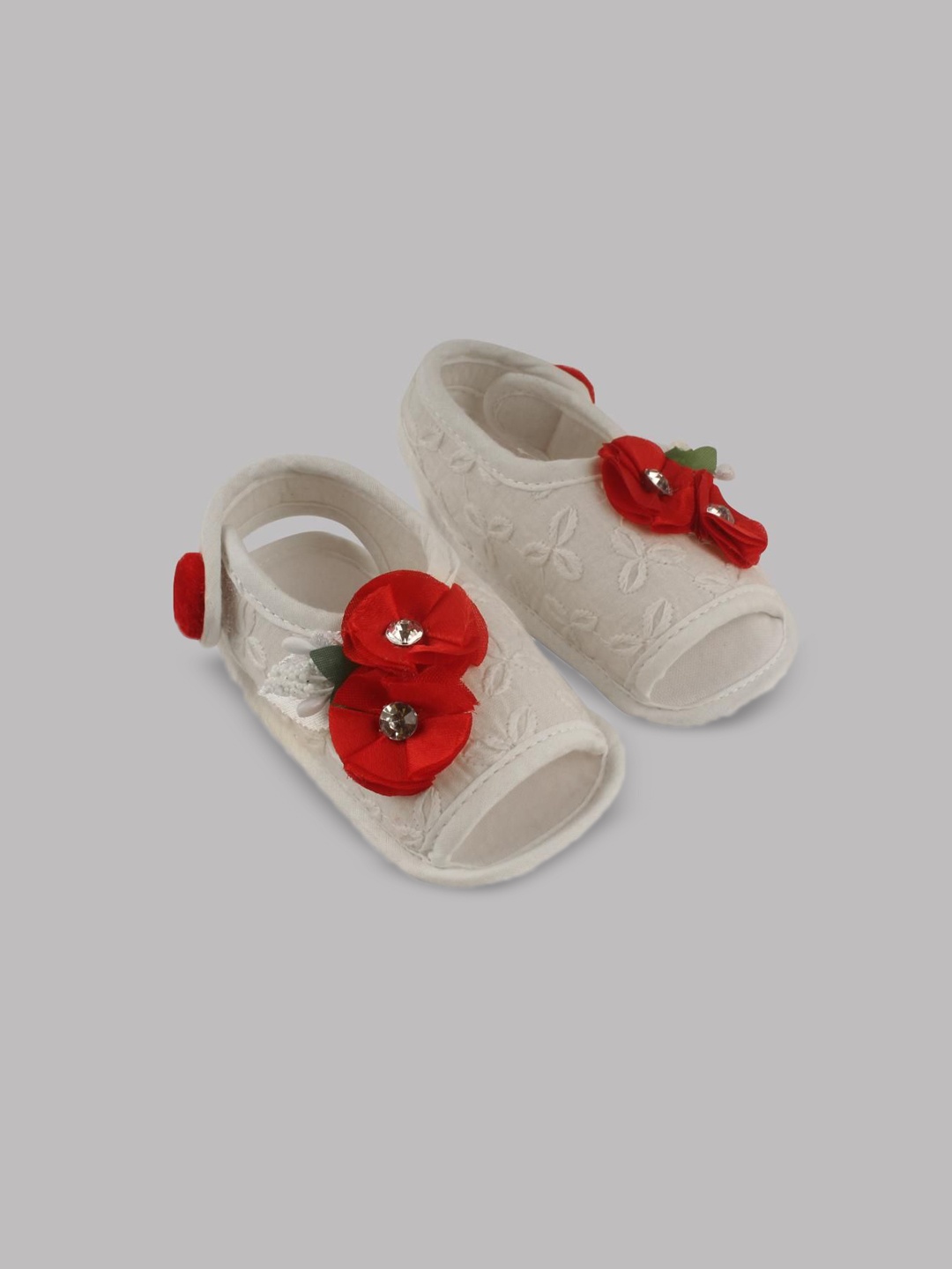 

Daizy Girls Colourblocked Suede Sneakers, White