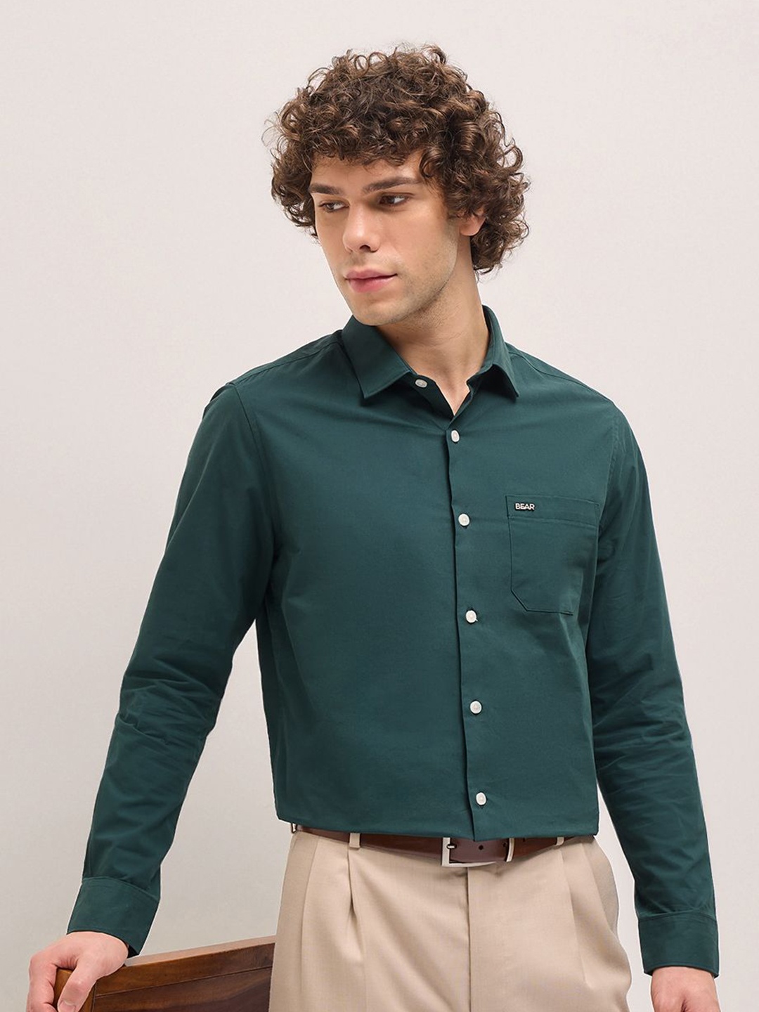 

THE BEAR HOUSE Men Spread Collar Solid Cotton Tailored Fit Formal Shirt, Green