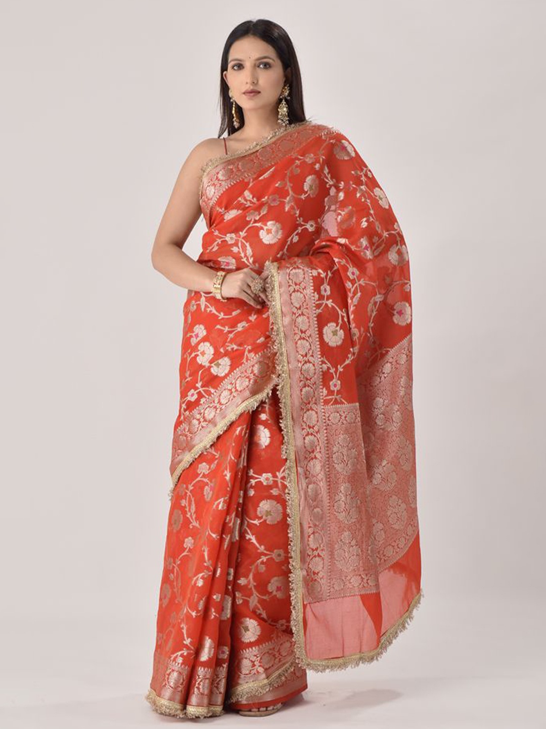 

sutra attire Floral Zari Silk Blend Banarasi Saree, Red