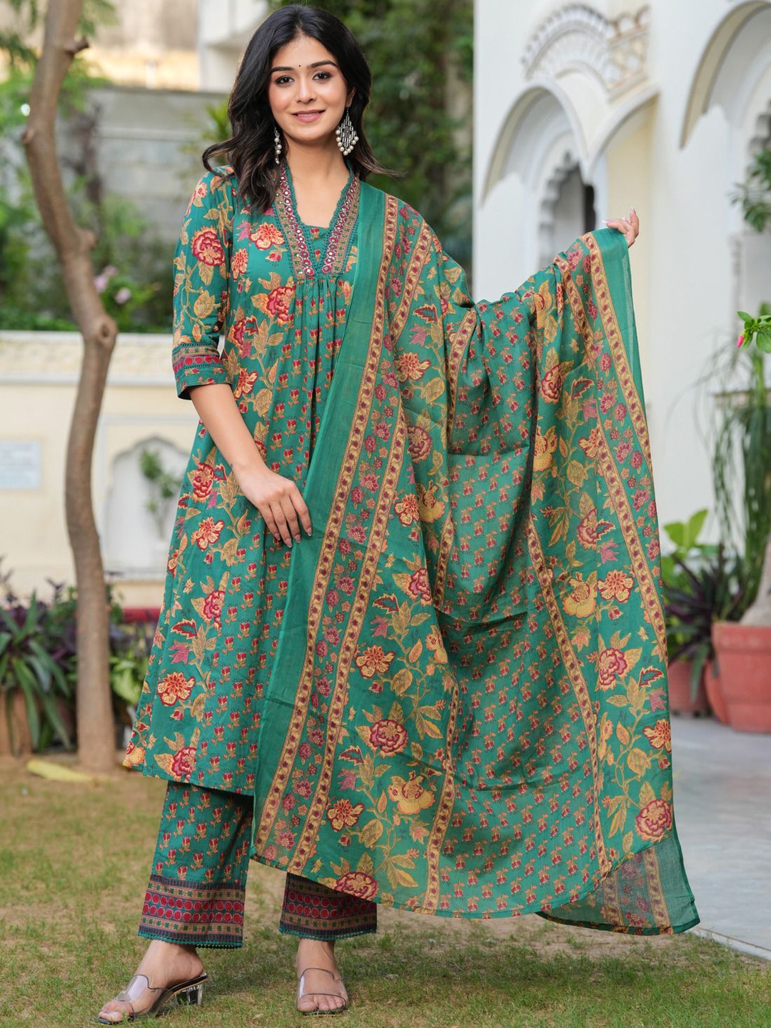 

Vastralay Women Ethnic Motifs Printed Empire Mirror Work Pure Cotton Kurta with Trousers & With Dupatta, Green