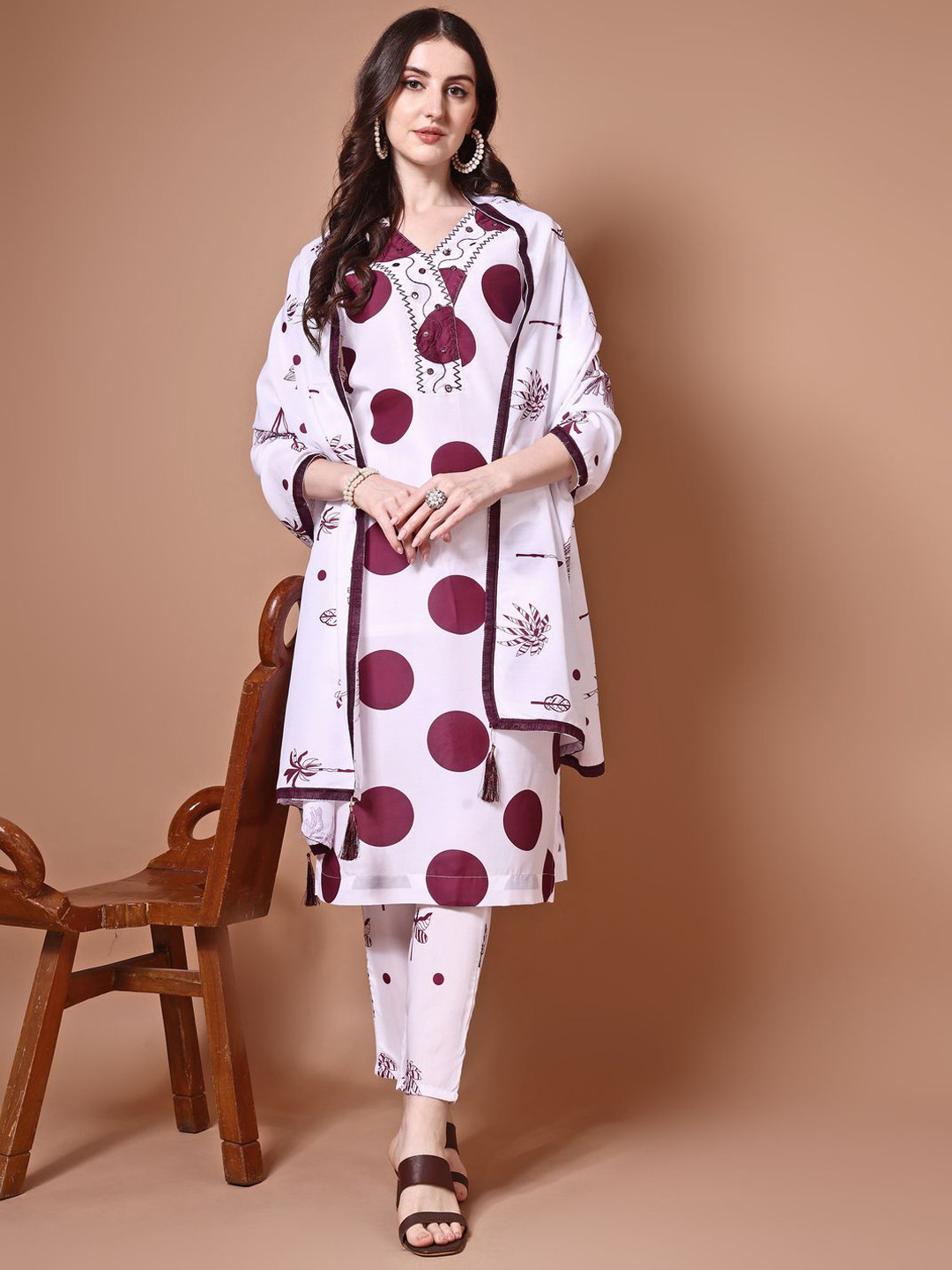 

WHATNOT STYLE Women Printed Regular Thread Work Kurta with Trousers & With Dupatta, Purple