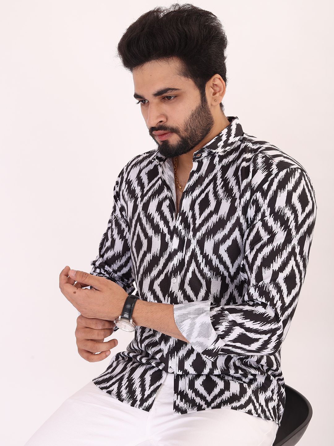 

BOWLIFESTYLE Men Classic Spread Collar Abstract Printed Cotton Casual Shirt, Black