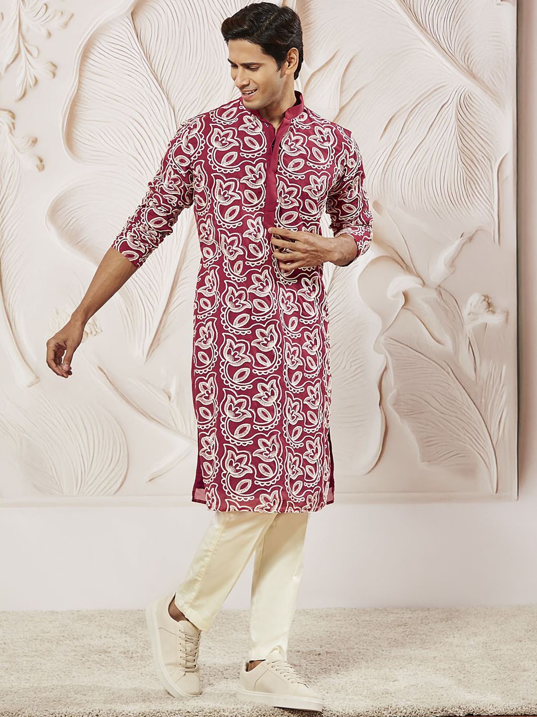 

VASTRAMAY Men Floral Embroidered Regular Thread Work Kurta with Trousers, Maroon